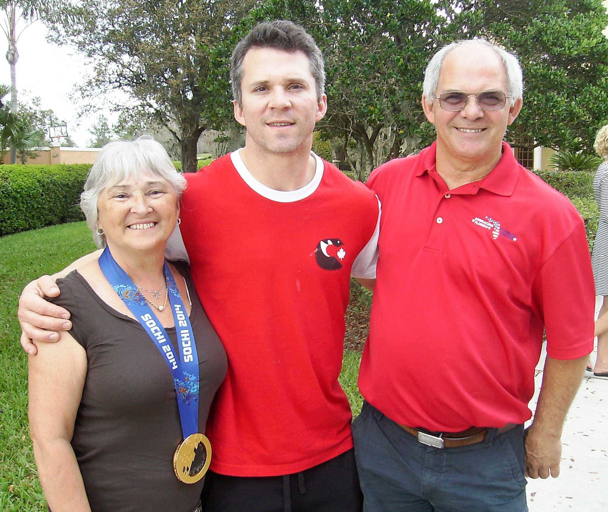 Martin St-Louis St-Louis entouré de sa défunte mère, France, et de son père, Normand.