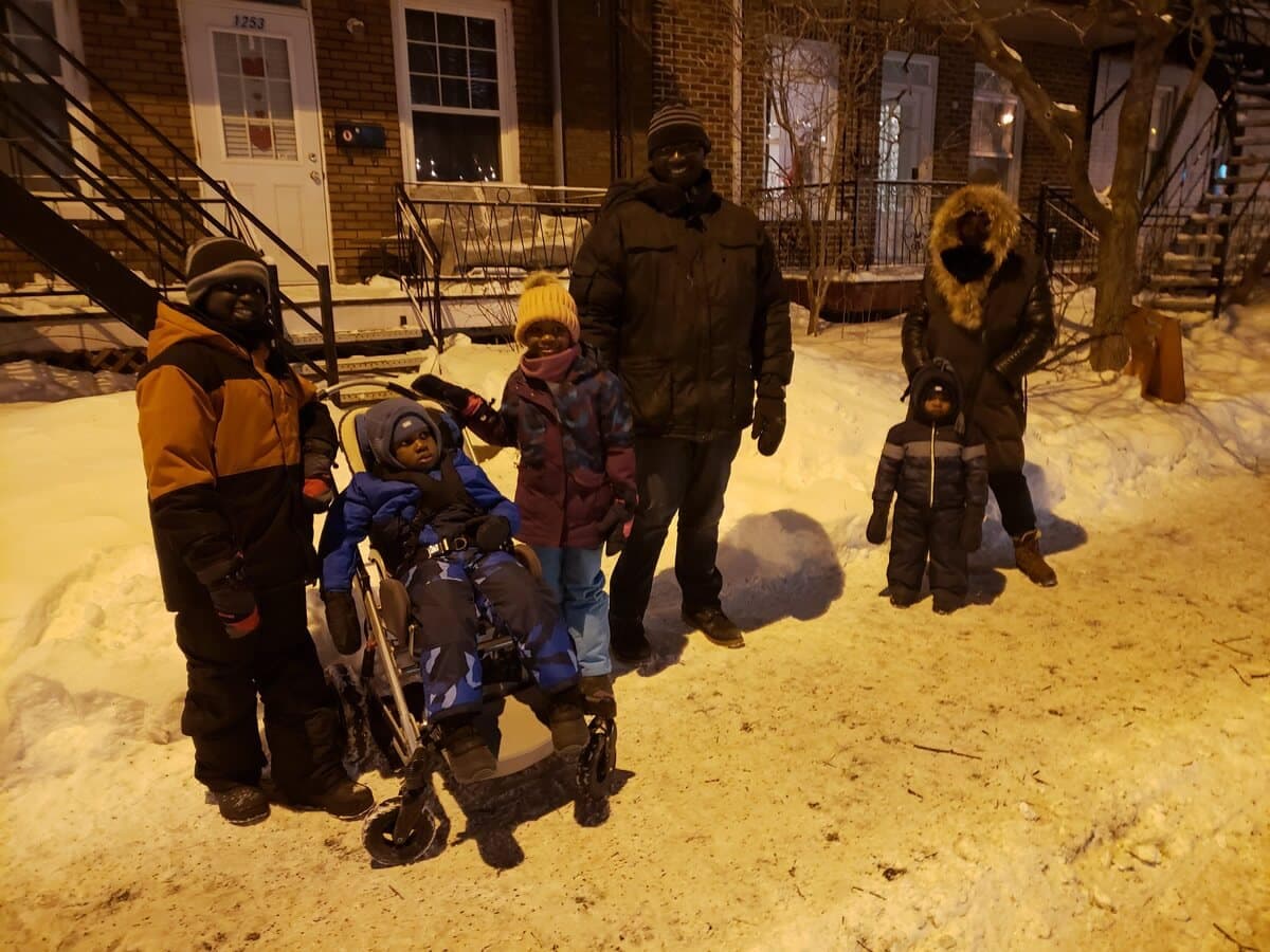 Dame Diop a décidé de casser la glace cette année et d’assister à une première parade du Carnaval en compagnie de ses quatre enfants et de sa conjointe.