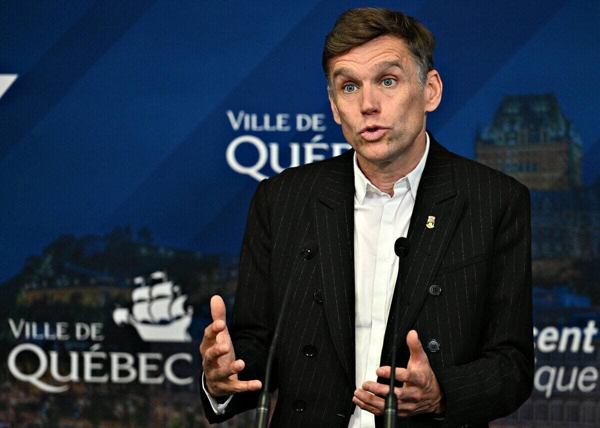 Bruno Marchand s’est livré cette semaine à une attaque en règle contre son possible futur adversaire, Sam Hamad. Le maire de Québec participait au balado « Politiquement parlant », consacré à la politique québécoise et canadienne.