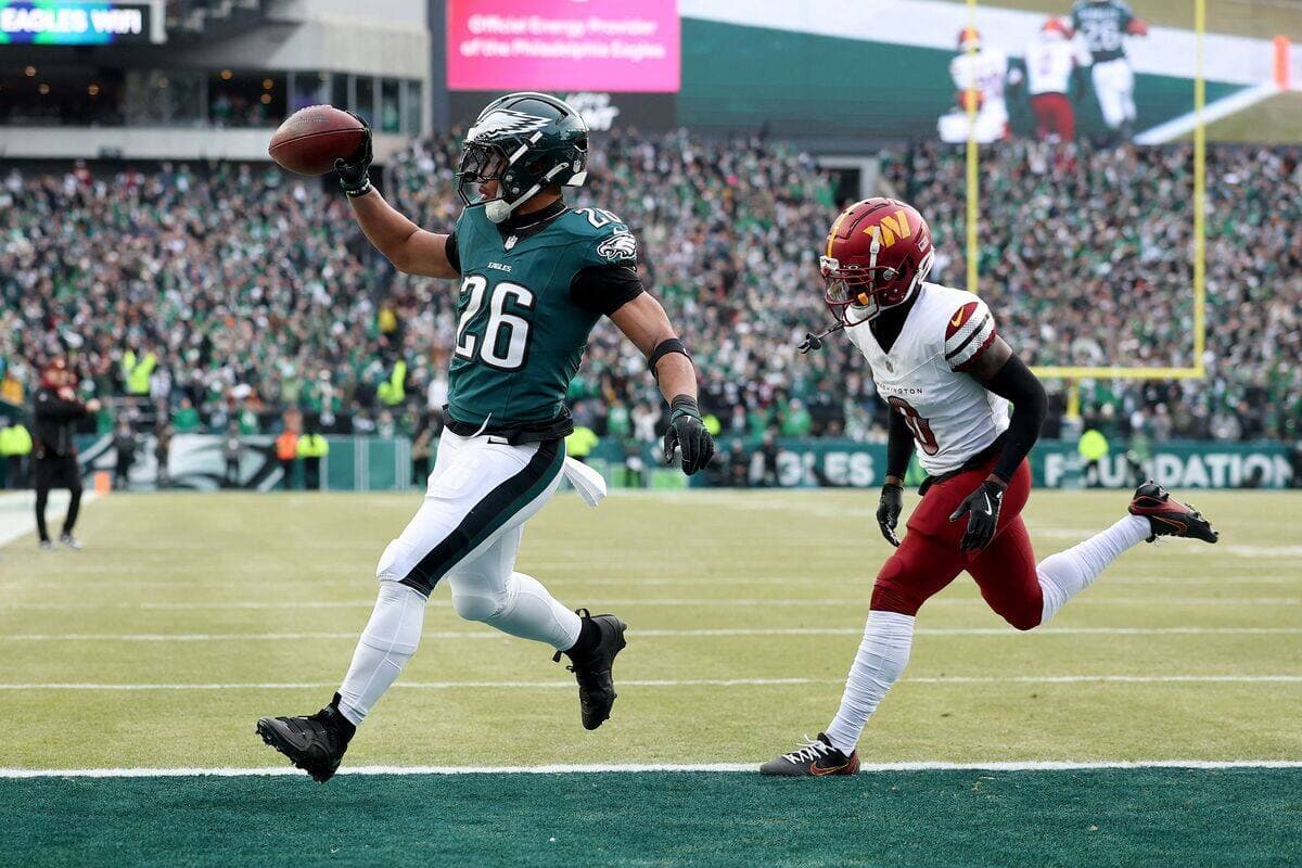 Le porteur de ballon des Eagles a de nouveau brillé grâce à trois touchés au sol.