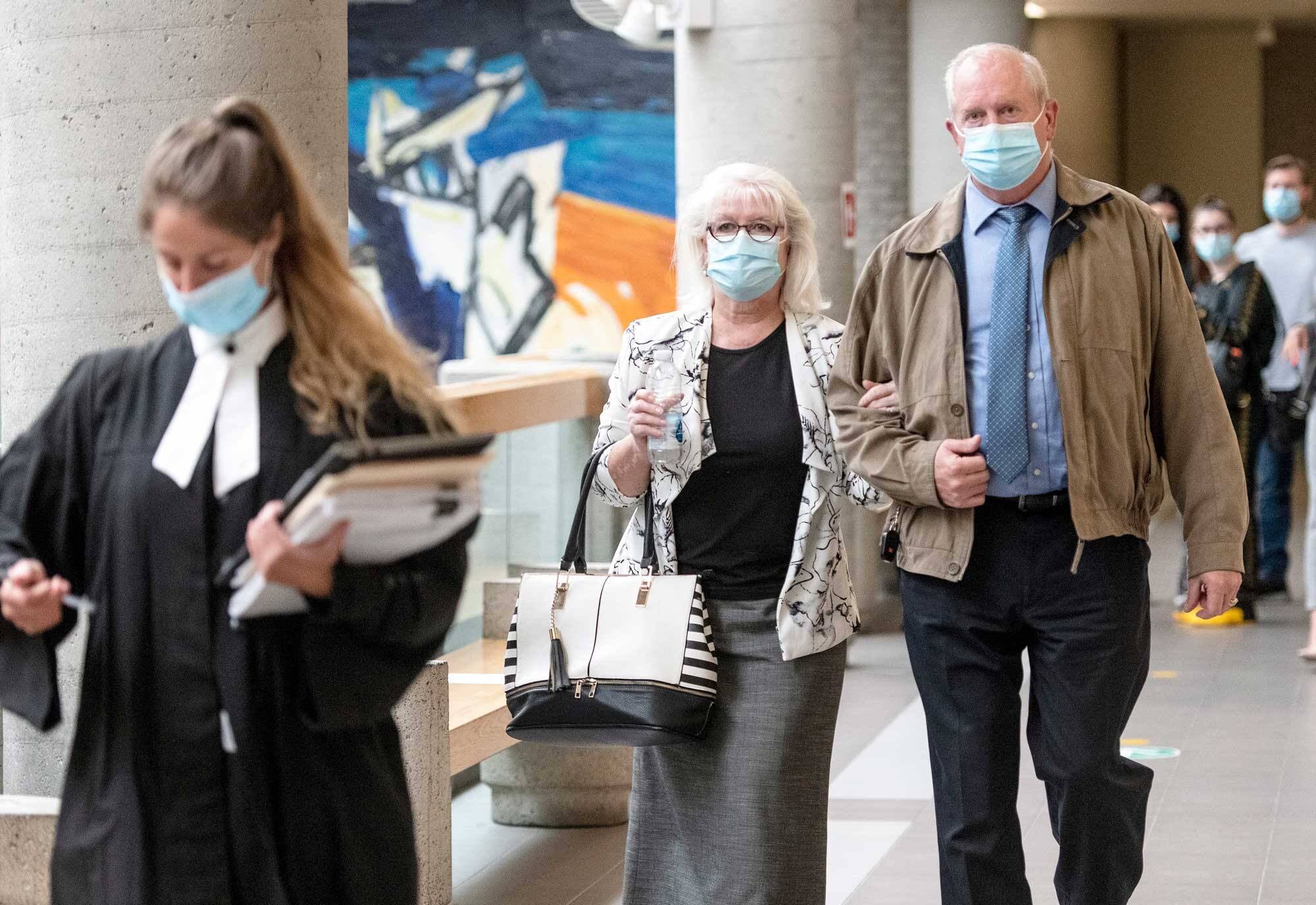 Le pasteur Mario Monette et son épouse Carole Van Houtte, photographiés la semaine dernière au palais de justice de Longueuil, n’ont pas été crus mercredi par le juge.