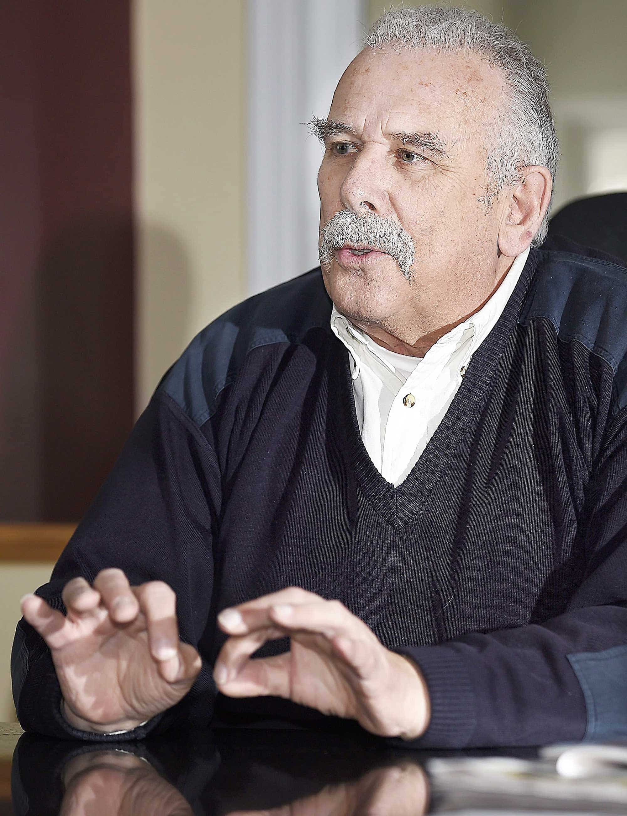 Le 10 mars 2015, il accordait une entrevue au Journal chez lui dans le secteur Sainte-Foy, à Québec.