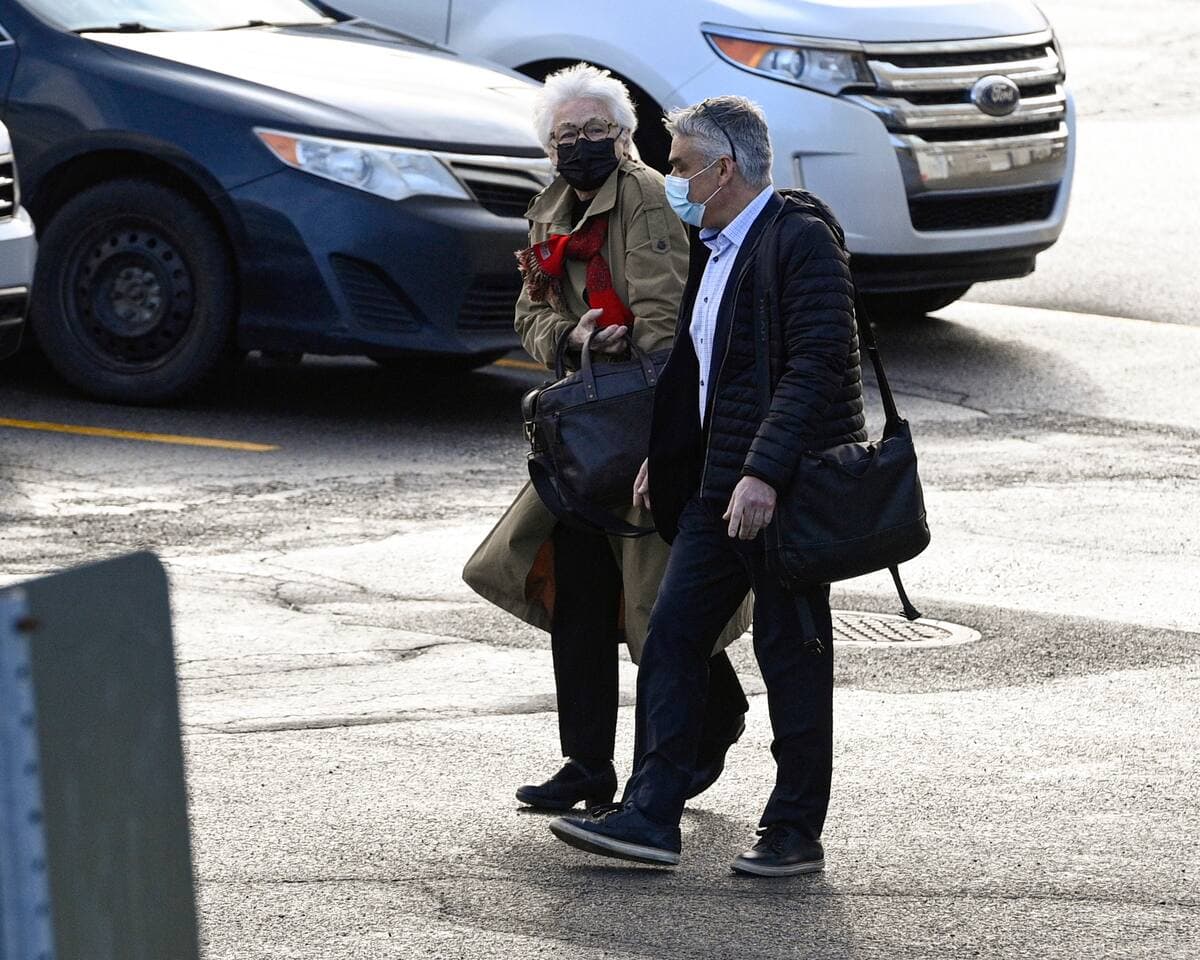 Nicholas Tsouflidis et sa mère, Cora Tsouflidou