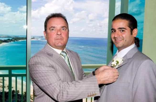 Raynald Desjardins (à gauche) et son bras droit, Vittorio Mirarchi, photographiés lors du mariage de ce dernier, aux Bahamas, en 2009, deux ans avant d’orchestrer ensemble le meurtre de l’aspirant parrain Salvatore Montagna.