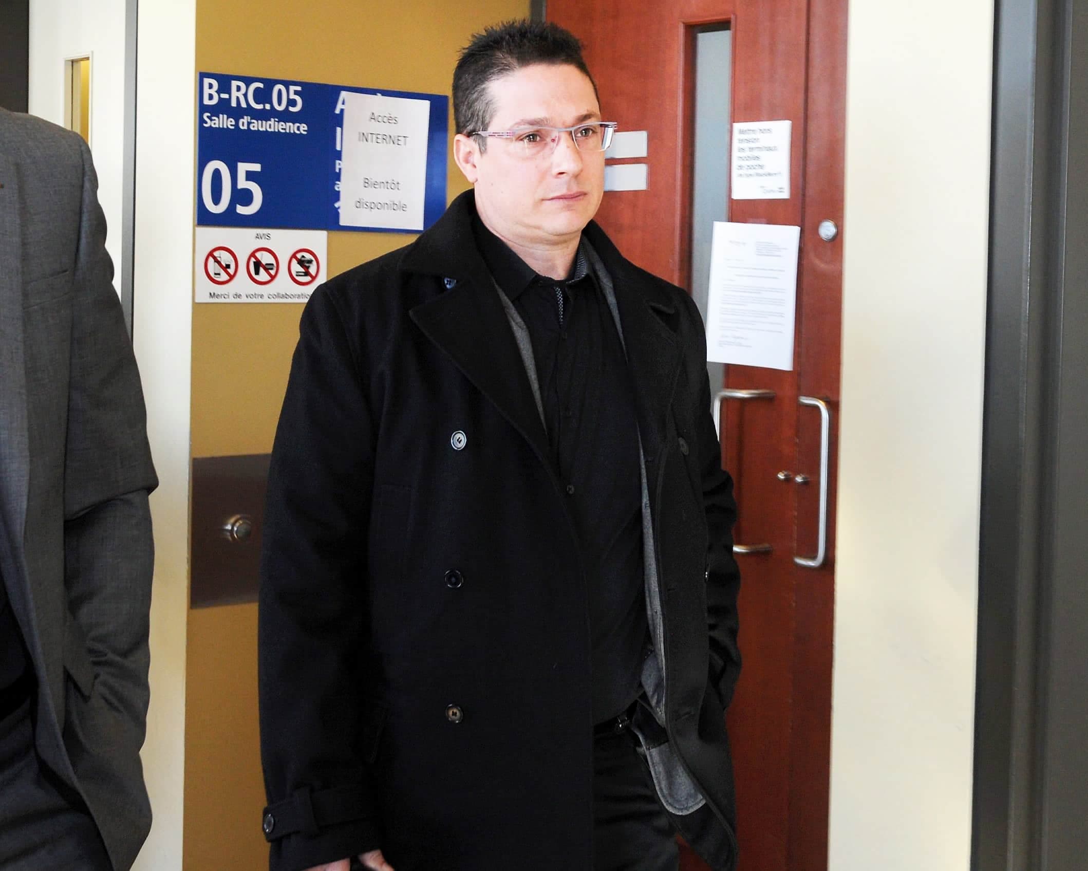 Le policier Éric Deslauriers lors de son premier procès pour homicide involontaire en 2017.