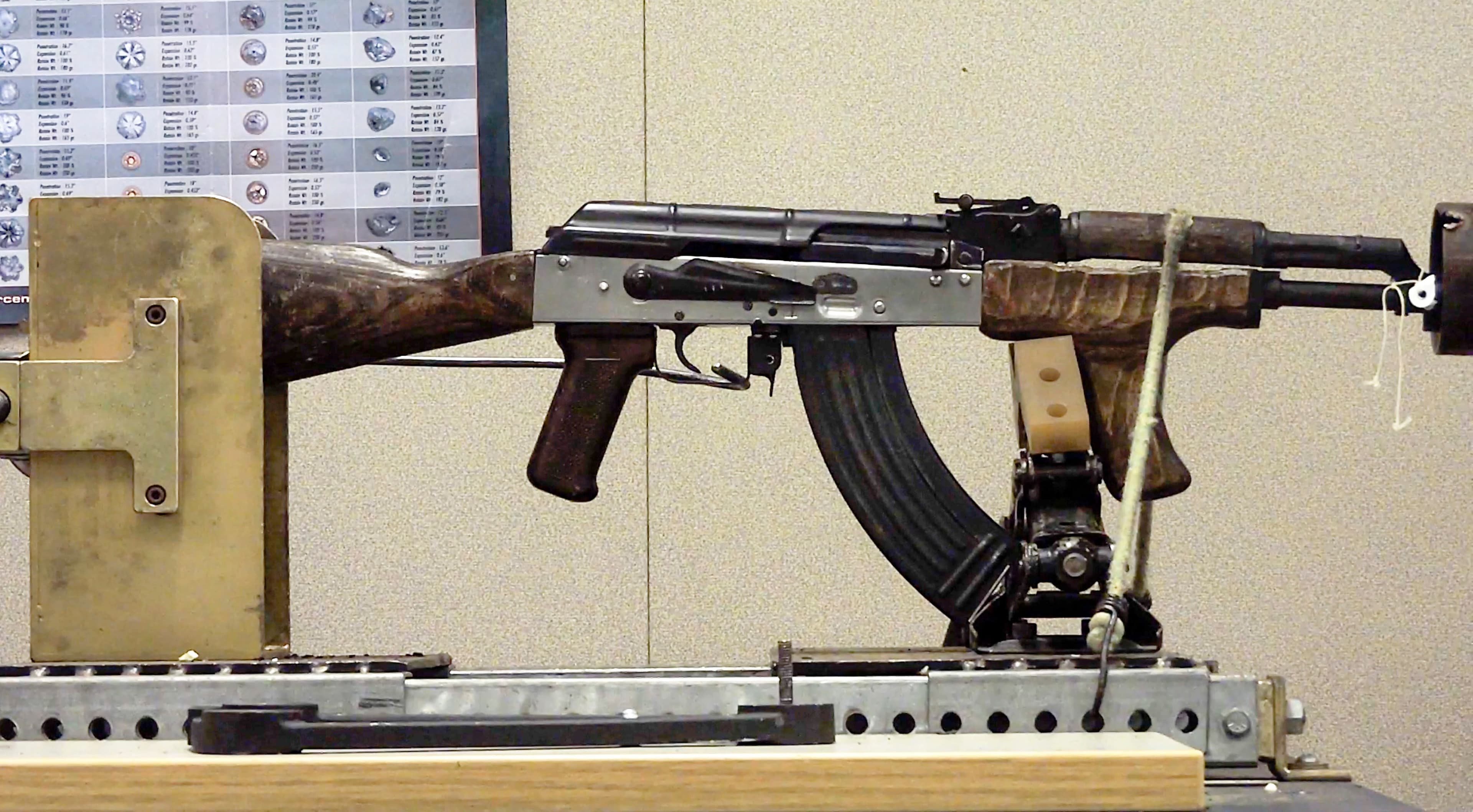 Un armurier avait assemblé un fusil d’assaut AK-47 avec les pièces détachées saisies en lien avec le trafiquant d’armes Anatoliy Vdovin.