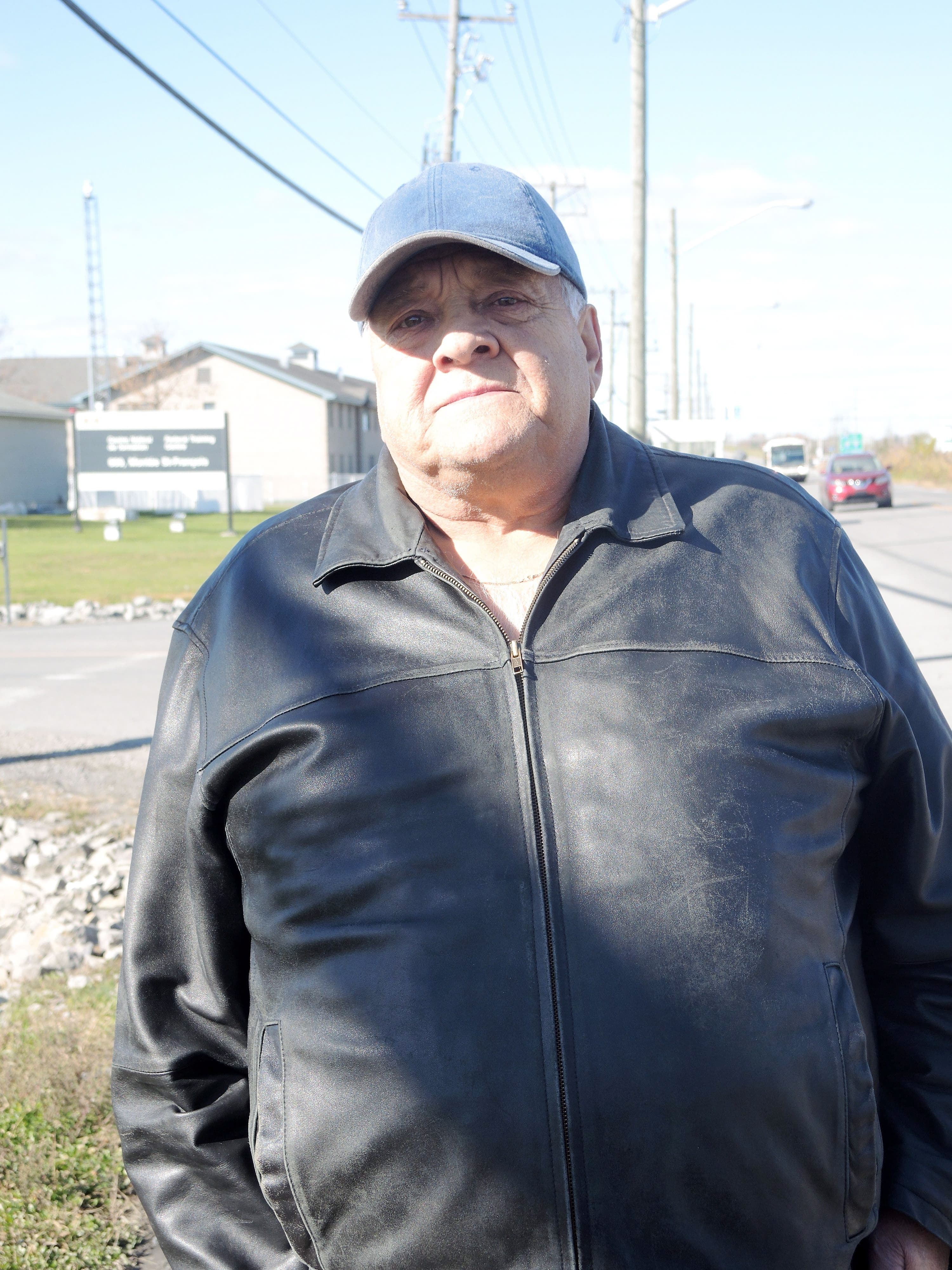 Le père de la victime, Marcel Bolduc, après une audience demandée par un des tueurs de sa fille Isabelle à Laval, en 2018.