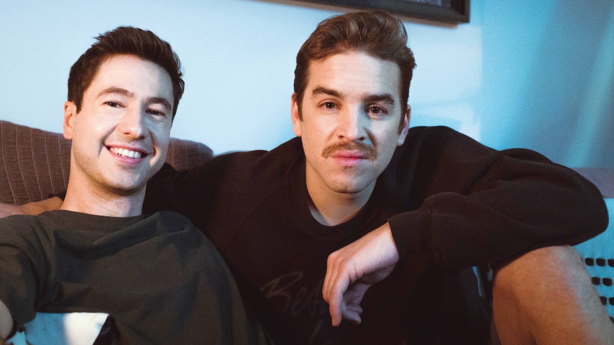 Simon et Jean-Pascal (Simon Pigeon et Antoine Pilon) sont la preuve que les contraires s’attirent.