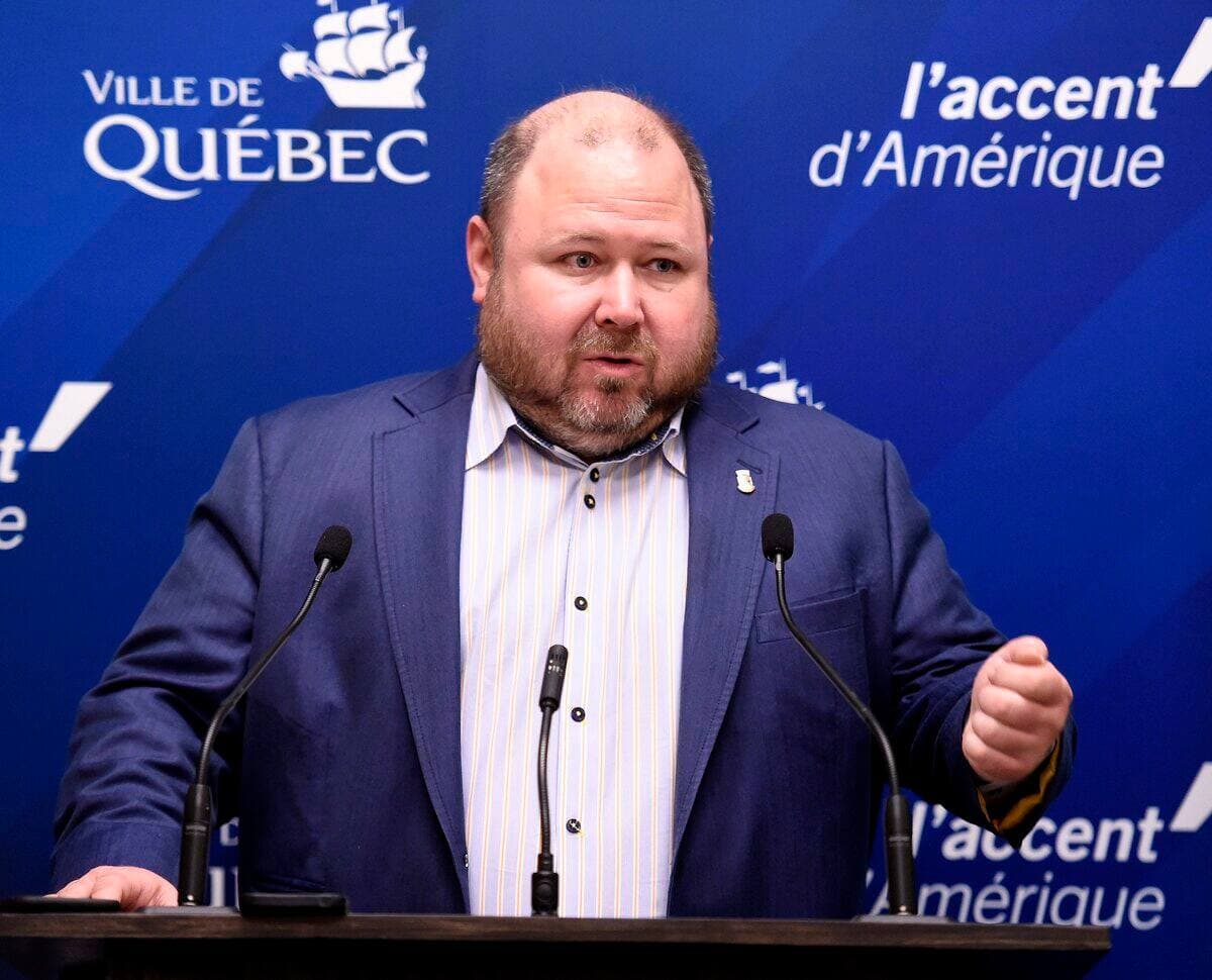 Le chef de l'opposition à l'hôtel de ville de Québec, Claude Villeneuve