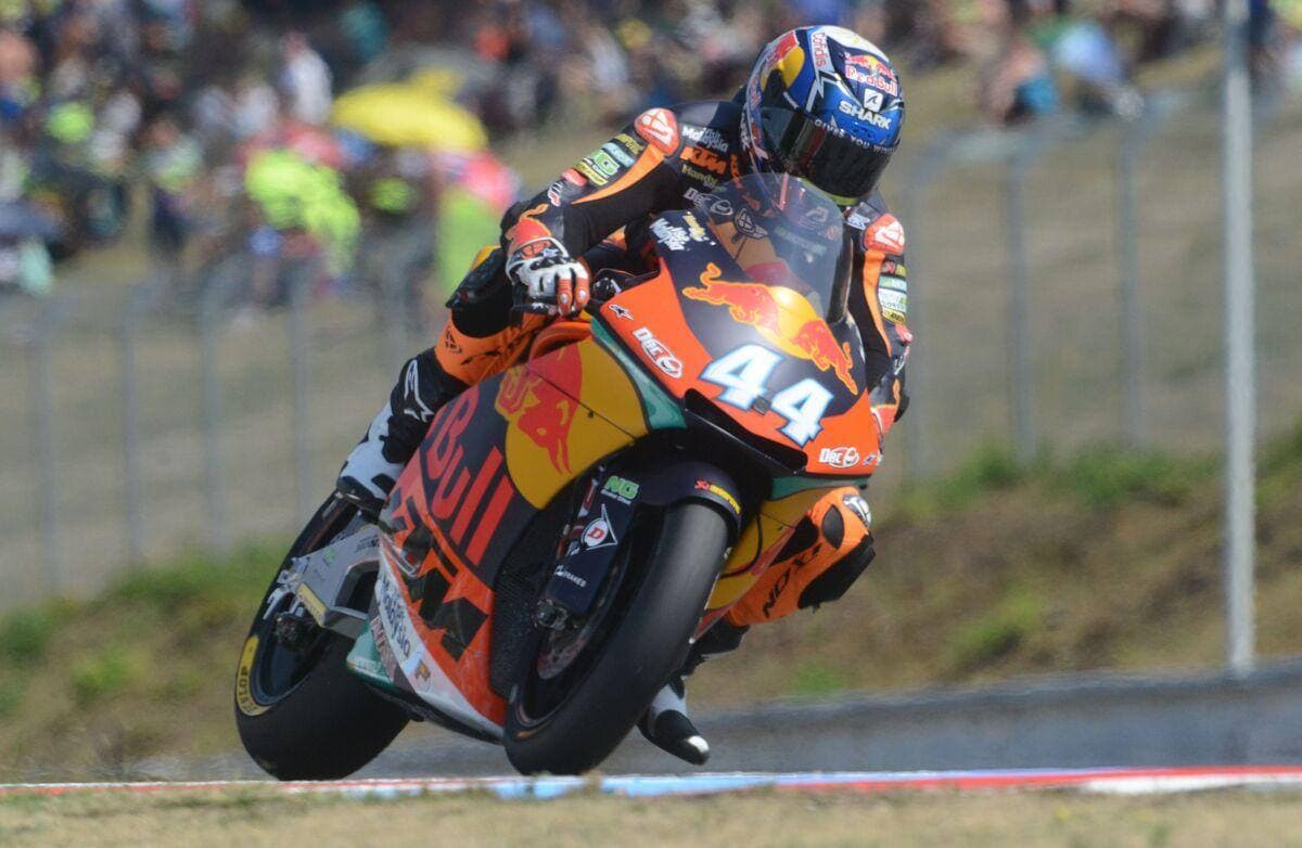Miguel Oliviera en pleine course, au Grand Prix de moto en République tchèque en 2018