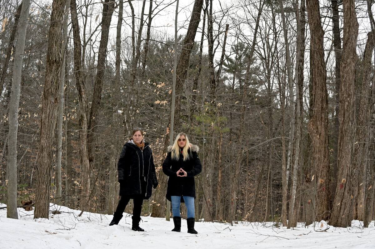 Shanie Gauthier et sa mère Louise Brunet habitent depuis cinq ans dans une maison à l’orée de la forêt. Elles y sont emménagées pour être près de la nature.