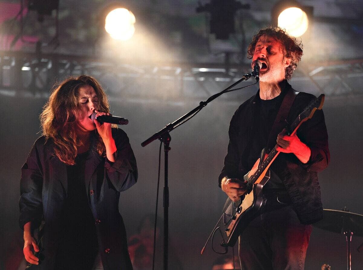 Marie-Pierre Arthur et Louis-Jean Cormier en duo sur «Oublie pas».