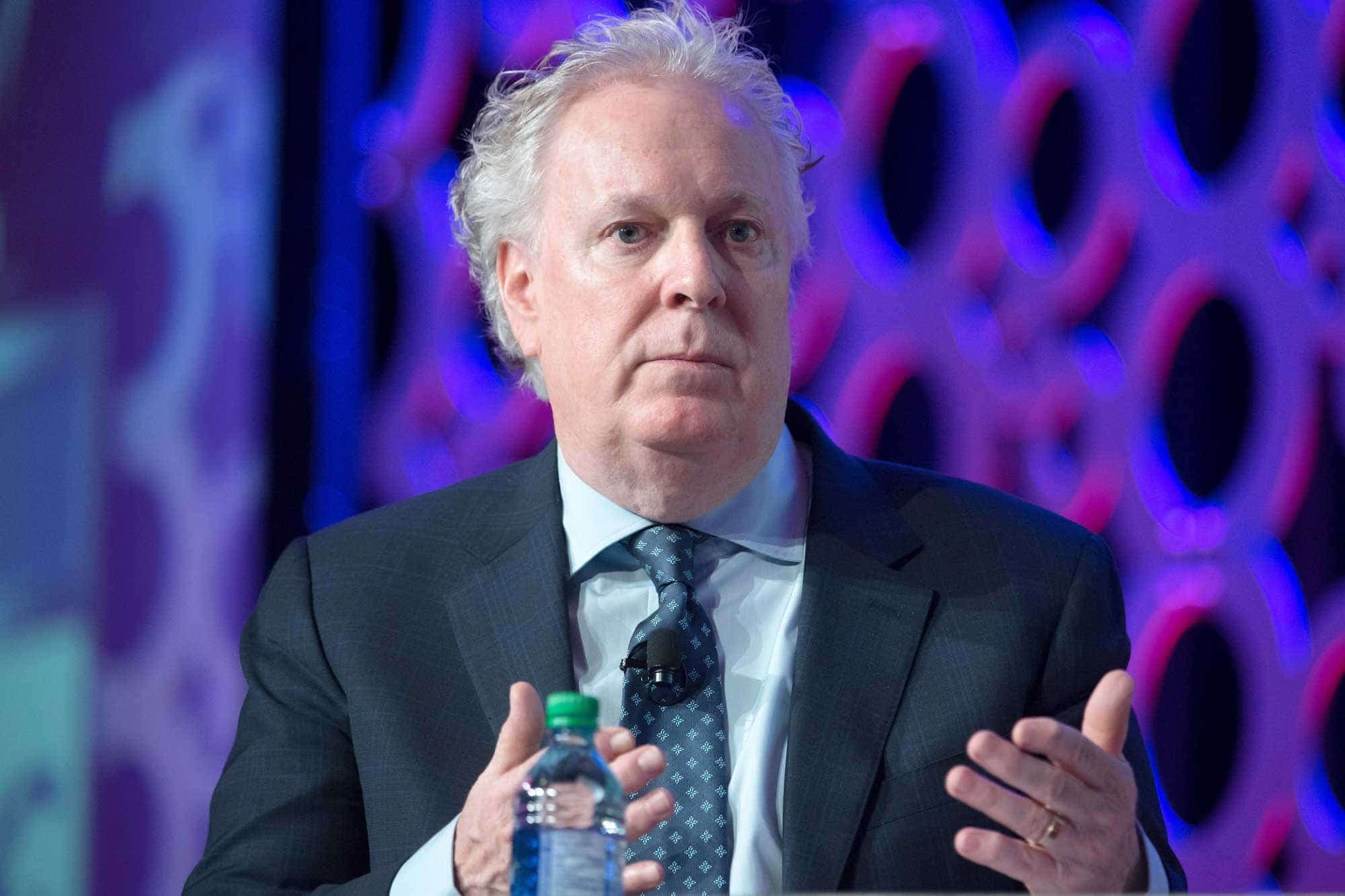 L’ancien premier ministre du Québec Jean Charest, alors qu’il présidait un panel politique sur l’avenir de l’industrie aérospatiale canadienne, à Ottawa, en novembre 2019.