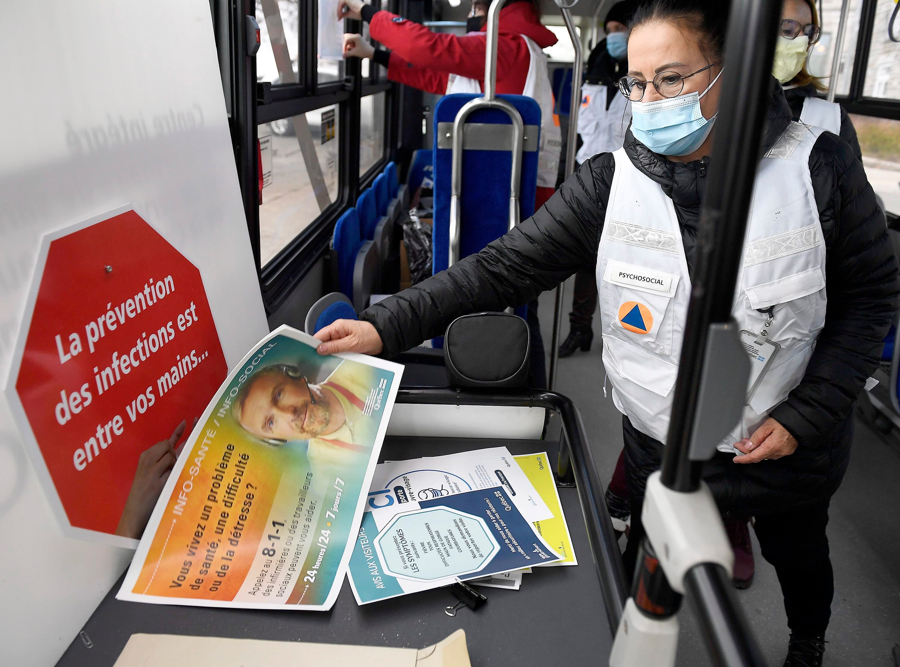 Une équipe d’intervenants psychosociaux sera présente, rue des Remparts, dans le Vieux-Québec, à bord d’un autobus du RTC pendant au moins une semaine, et même plus longtemps au besoin, dit le CIUSSS de la Capitale-Nationale.