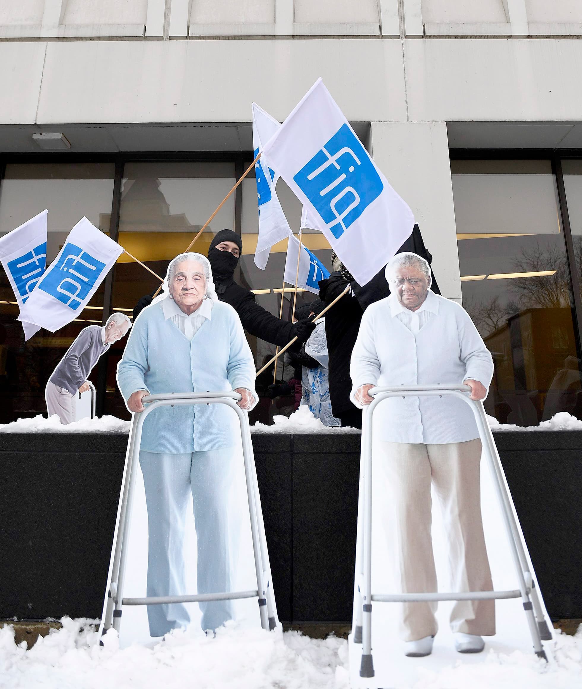 Les infirmières revendiquent de meilleures conditions de travail depuis plusieurs années comme en témoigne cette manifestation en novembre 2020 devant les bureaux du ministère de la Santé à Québec.