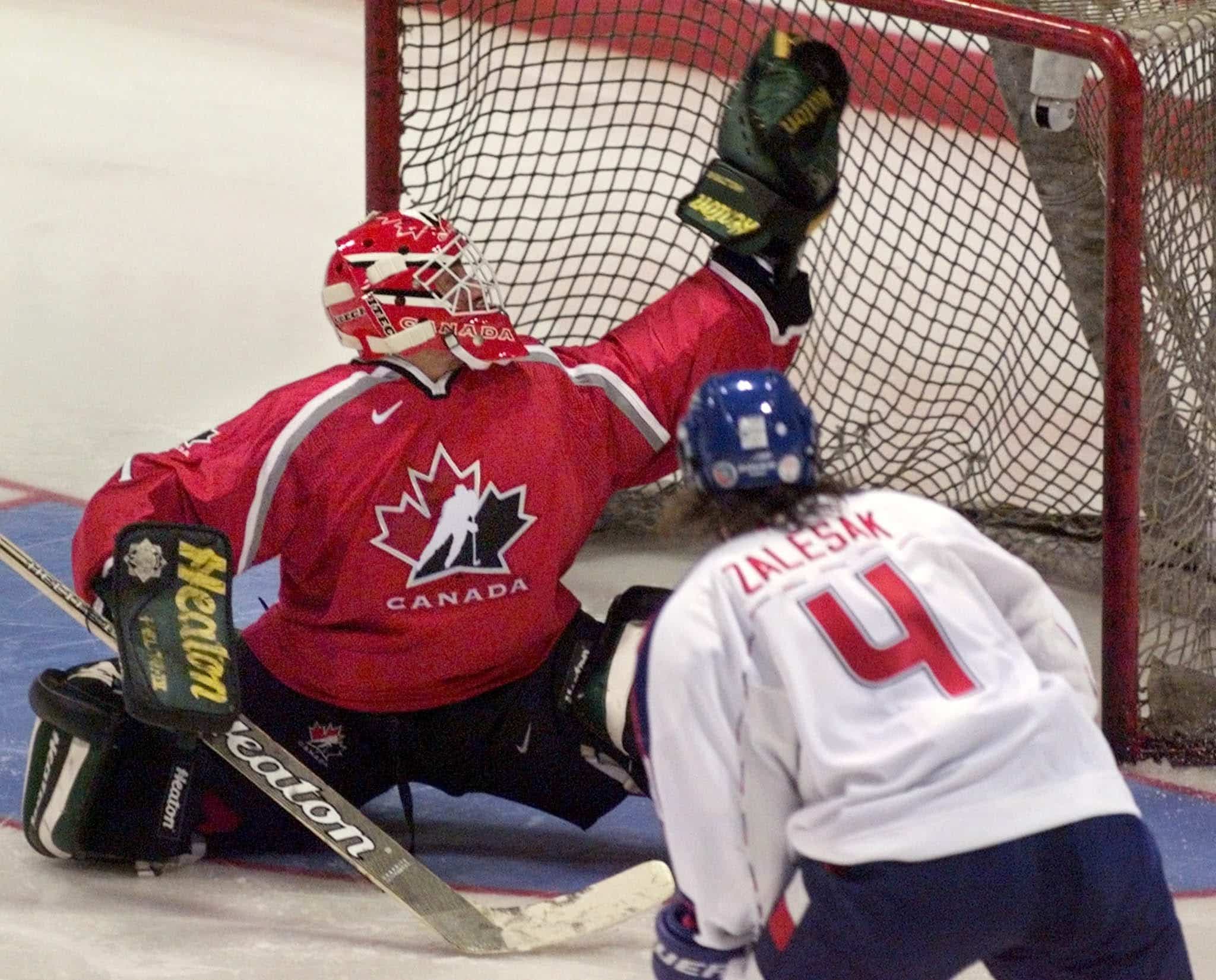 Roberto Luongo a remporté la médaille d’argent avec Équipe Canada junior en 1998.