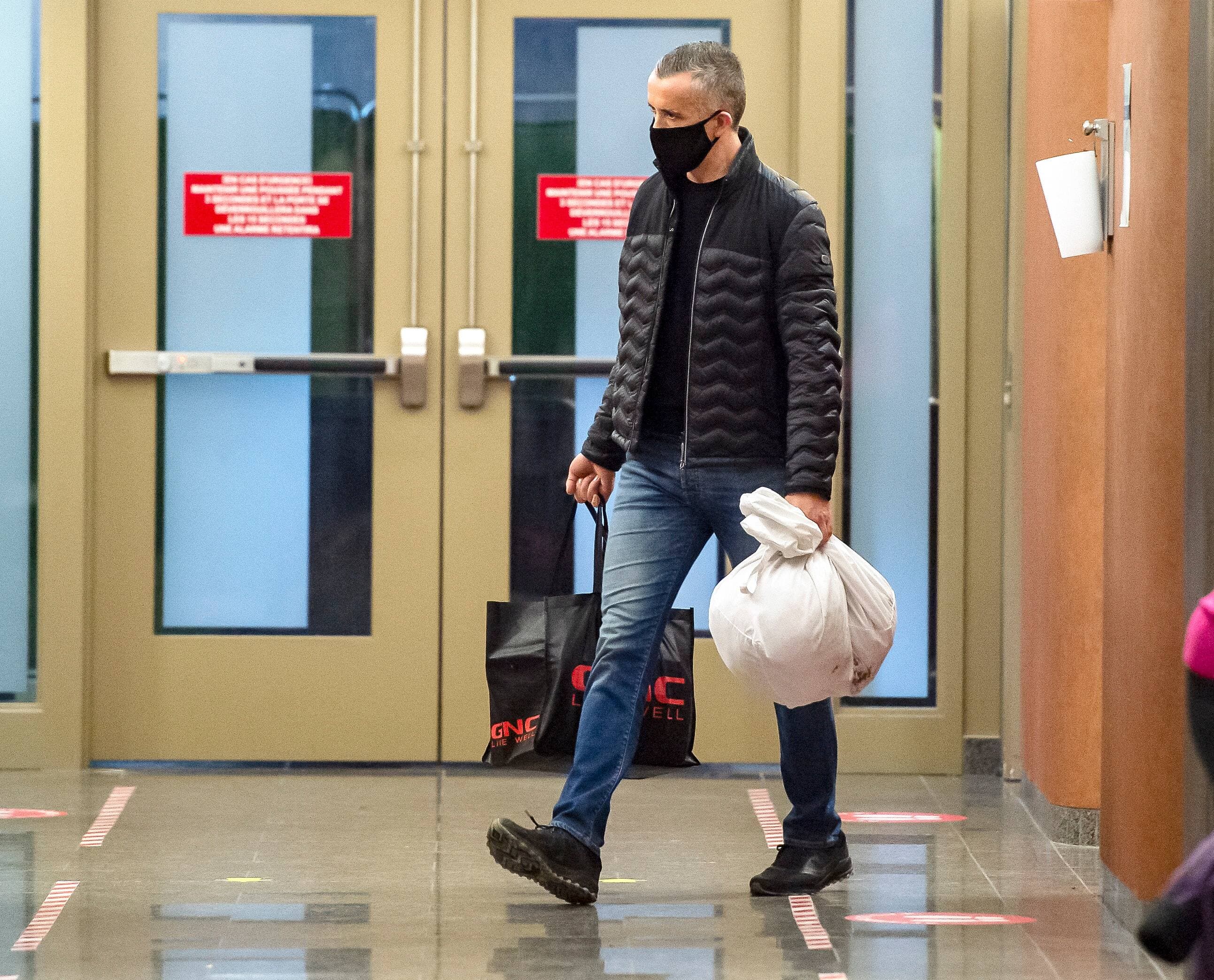 L’ex-grand patron de la Grande roue de Montréal Jeff Jorgensen s’attendait à aller en prison le mois dernier, au palais de justice de Montréal, et était venu avec ses effets personnels. Le jour fatidique est arrivé, lundi.