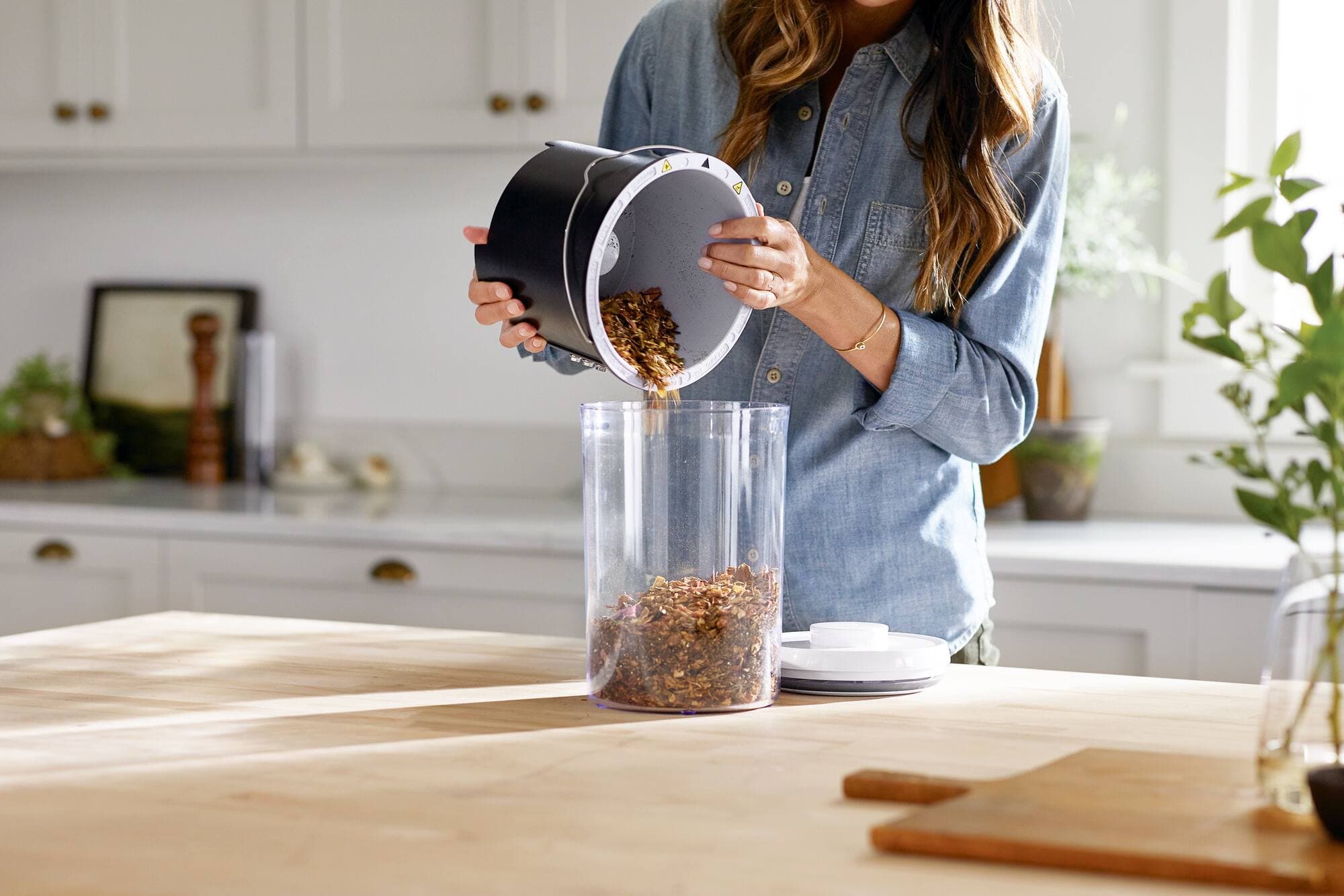 Quelques heures suffisent au FoodCycler pour déshydrater et moudre vos déchets.