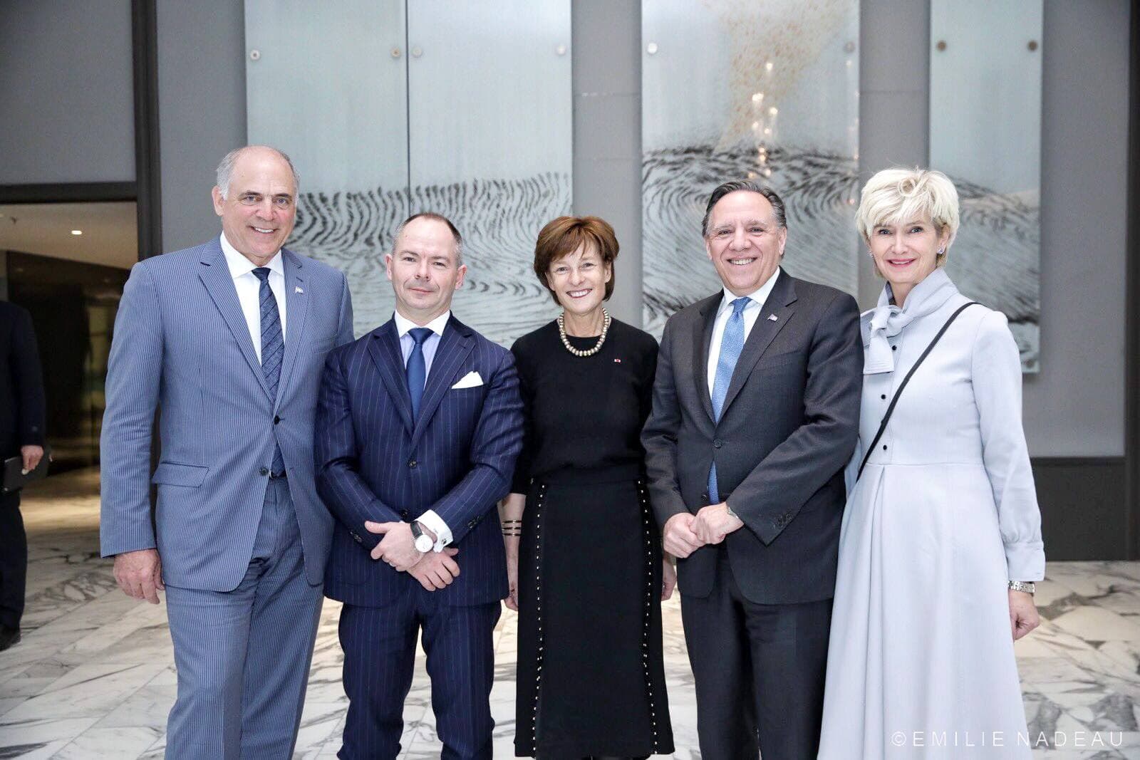 En janvier 2019, le premier ministre François Legault (2e à partir de la droite) a publié une photo de lui et de sa conjointe, Isabelle Brais (à sa droite), avec (de gauche à droite) son ministre de l’Économie, Pierre Fitzgibbon, le cofondateur de White Star Capital, Eric Martineau-Fortin, et Patricia Barbizet, qui a été nommée lundi dernier présidente du CA de White Star.