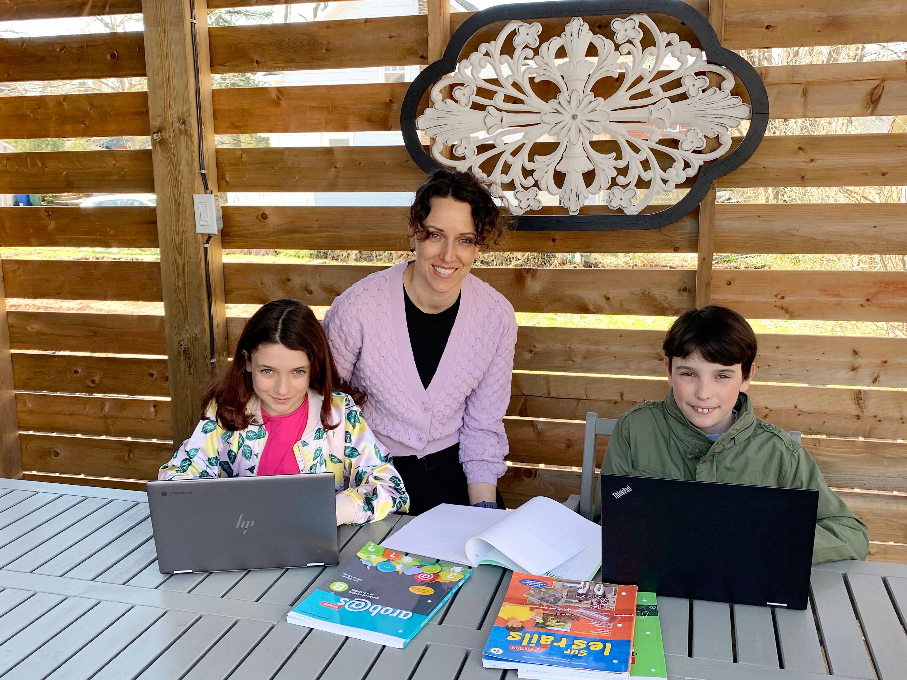 Karine Breton se réjouit du retour en classe au primaire, et ses enfants, Jade et Joaquim, ont hâte de retrouver leurs amis pour terminer l’année scolaire.