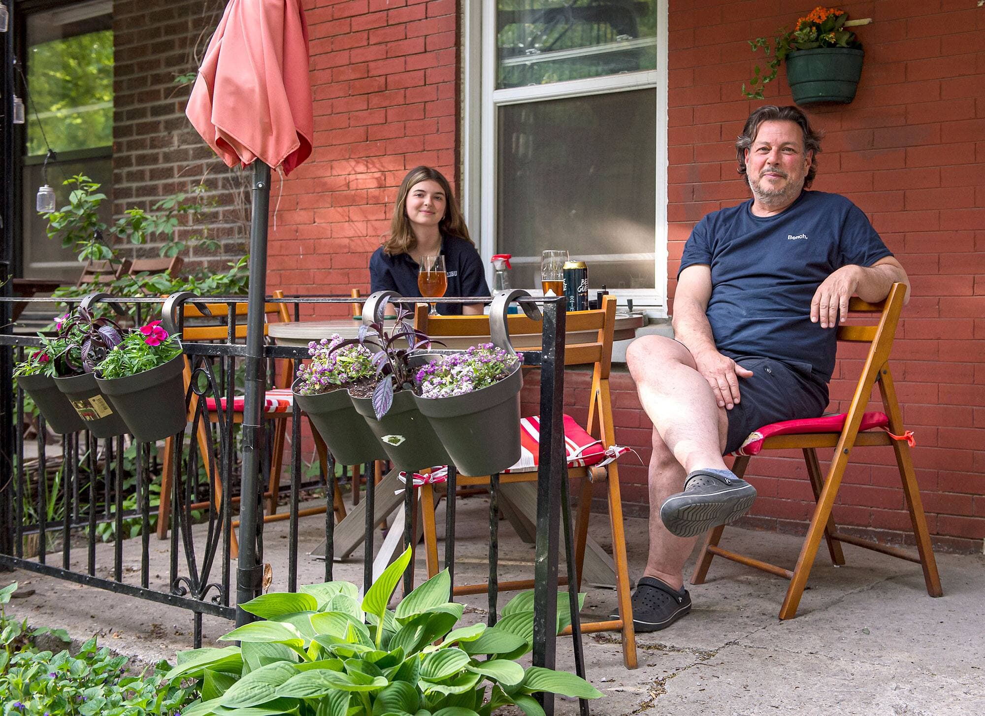 Après l’annonce du plan de déconfinement, Marika et André Grenier avaient le sourire aux lèvres en profitant de leur terrasse.