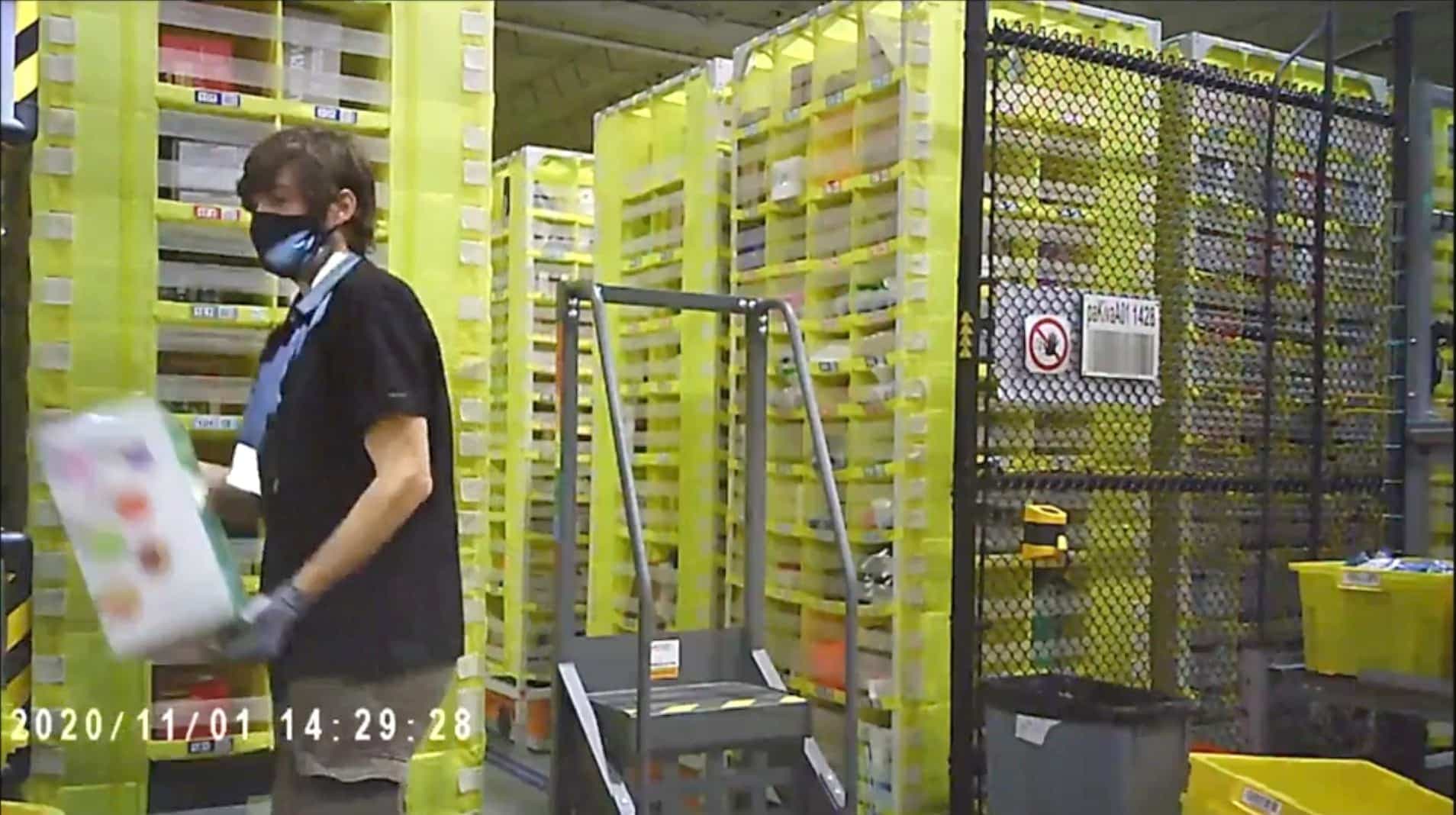 Notre journaliste, Dominique Cambron-Goulet, dans un entrepôt d’Amazon en 2020.