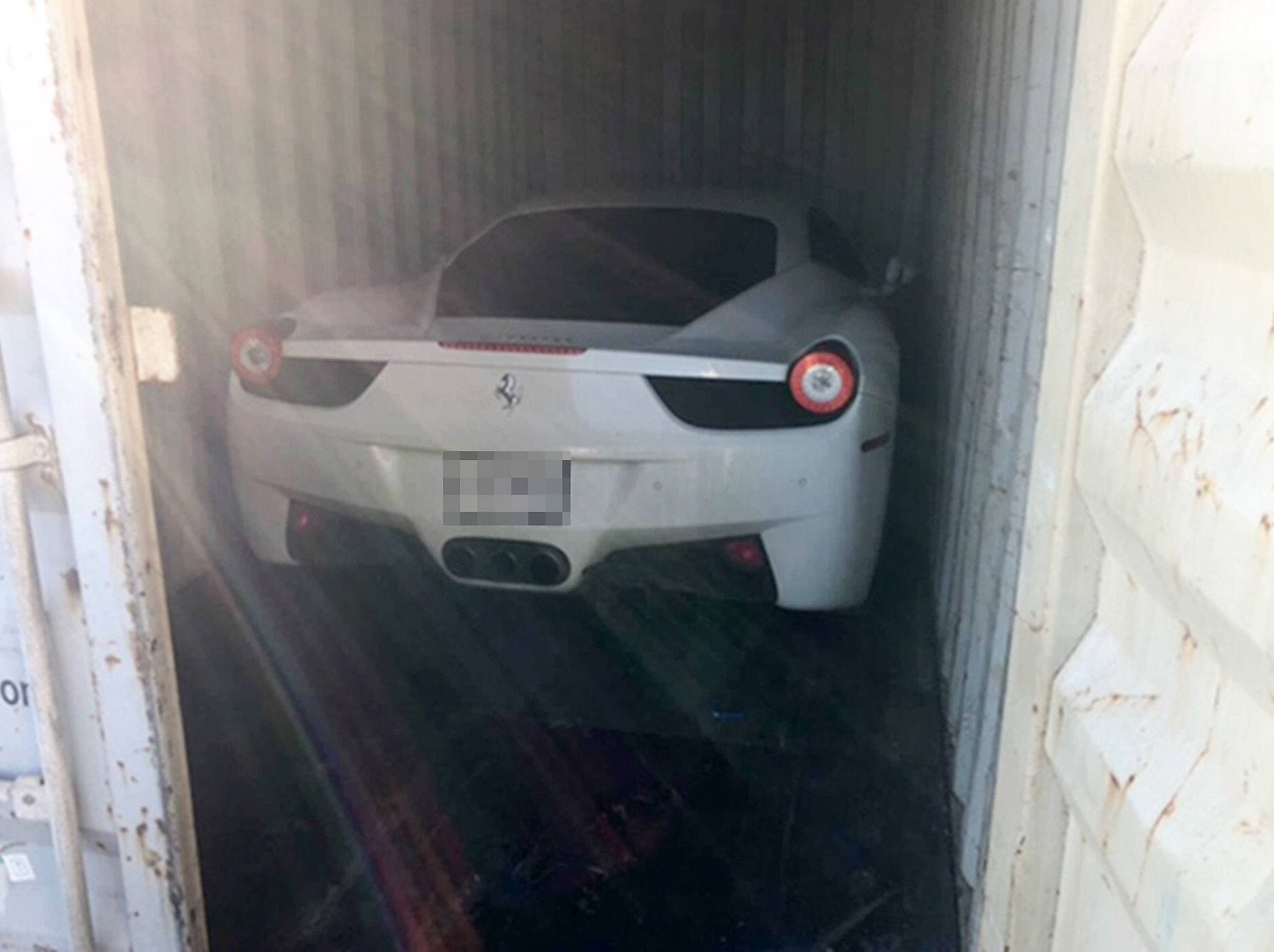 Cette Ferrari a été interceptée il y a deux semaines, tout juste avant qu’elle soit expédiée outre-mer.