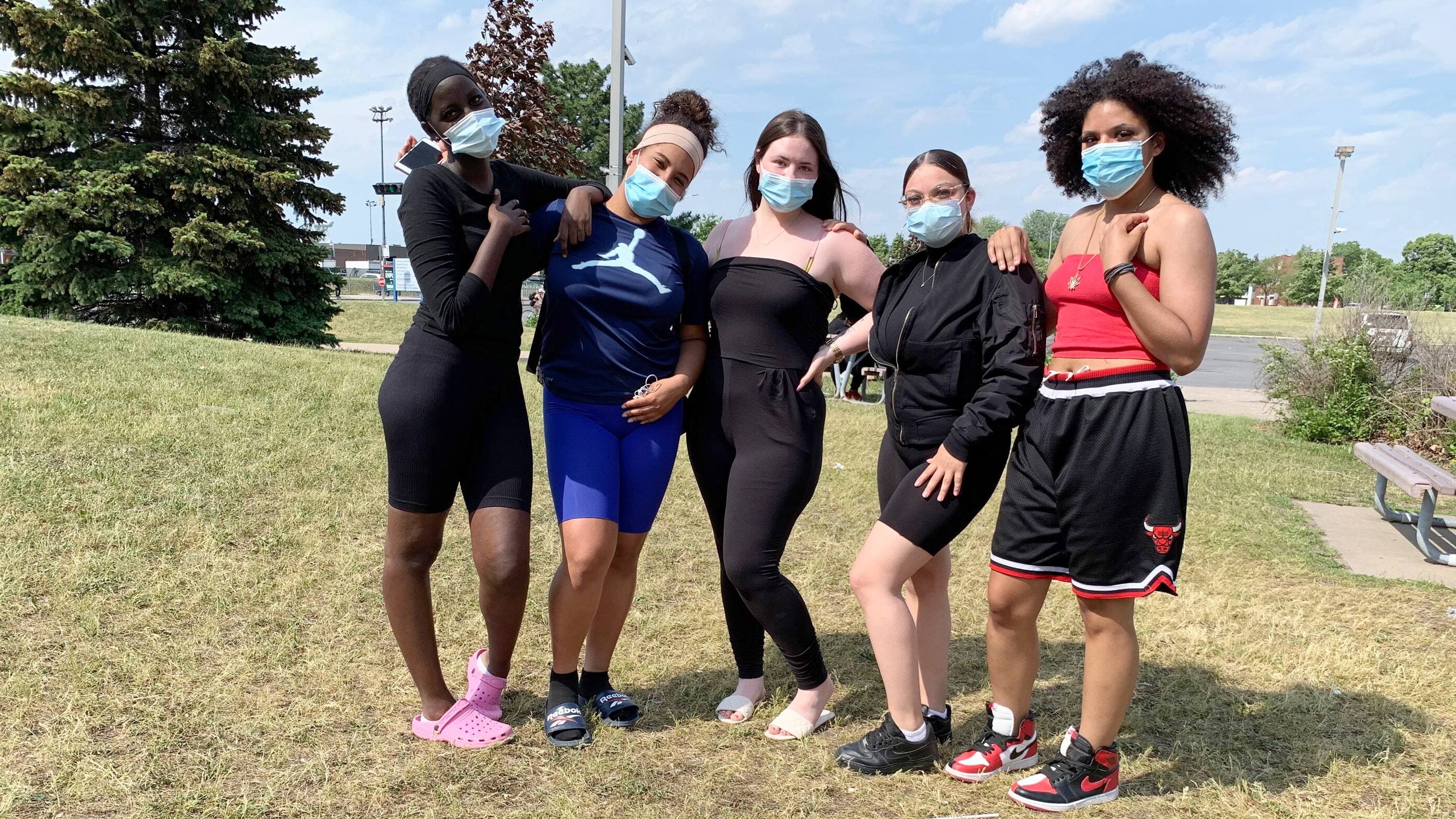Nathalie Cimba, Shelya Laura-Garcia, Chloe Émond-Marshall, Monica et Melody-Aaliyah David, de la même école.