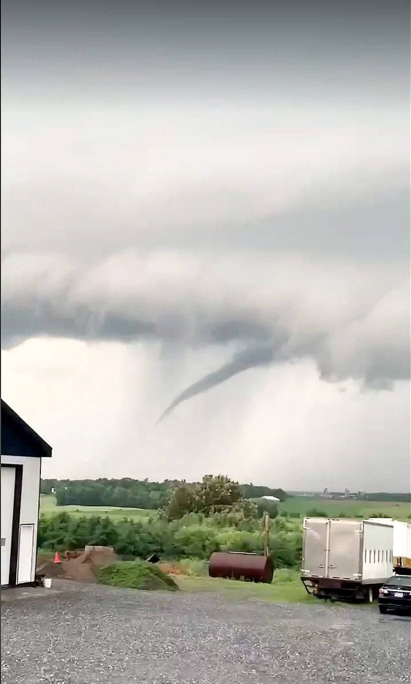 Un citoyen en Beauce a capté ce tourbillon en formation.