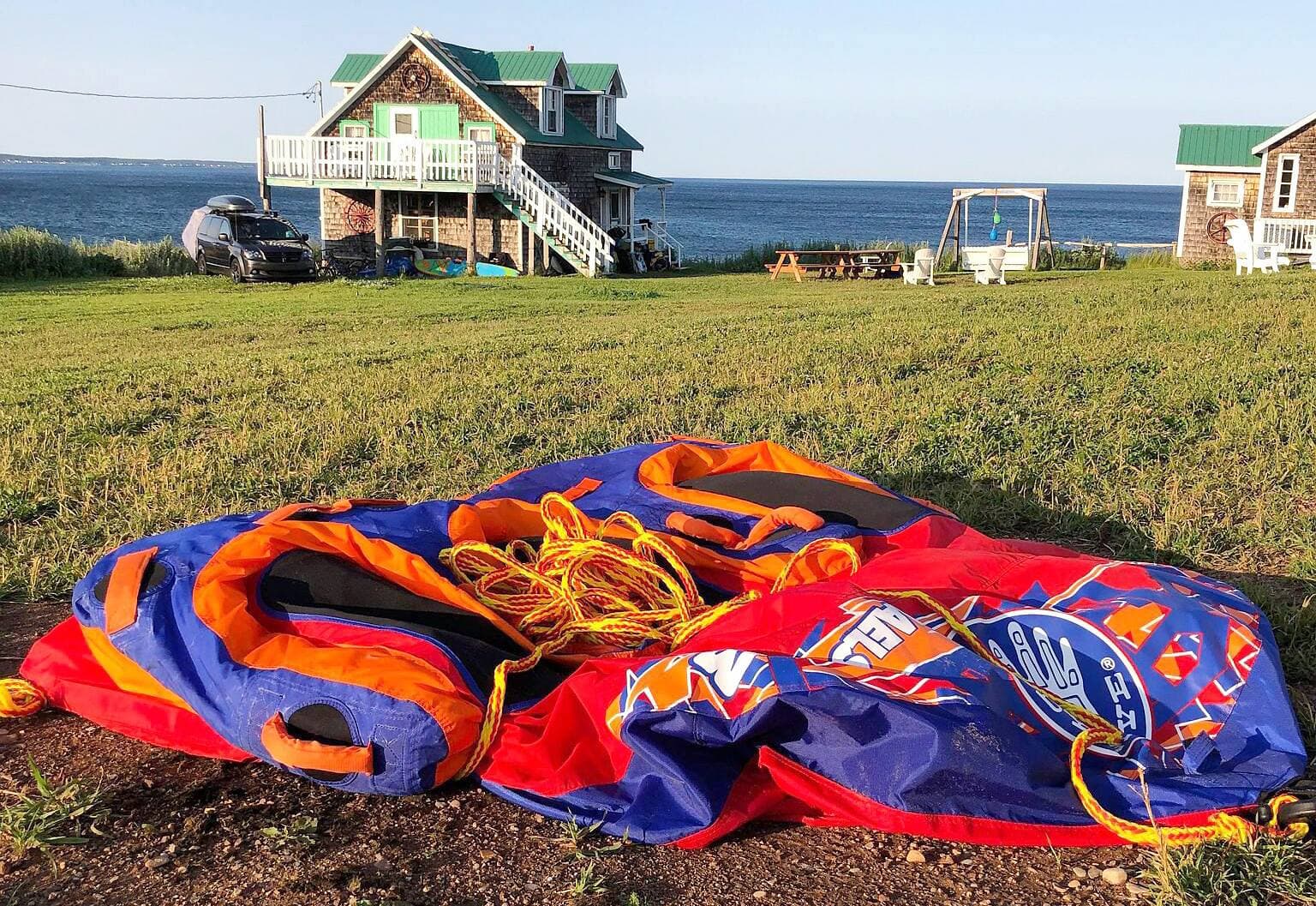 C’est à bord de cette embarcation qu’un adulte et deux fillettes ont été sauvés mardi, au large de Gaspé.