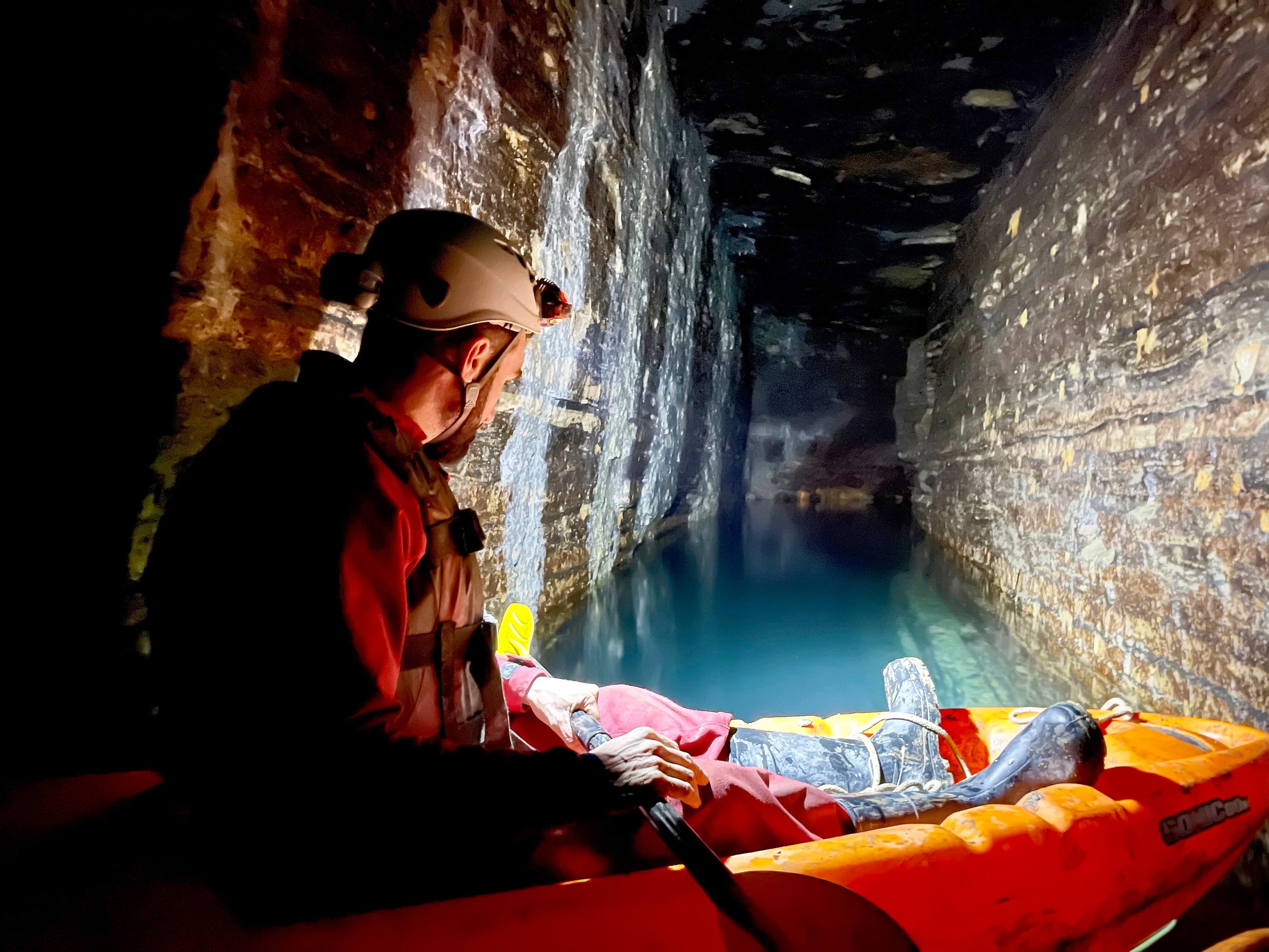 Me voici dans un couloir de la Galerie de l’Écho. J’ai mesuré seulement le lendemain de mon expérience combien celle-ci était ahurissante.