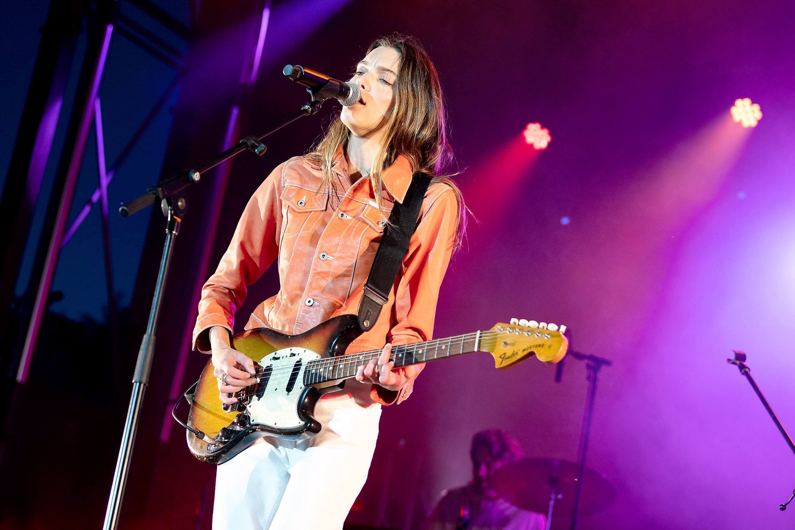 La chanteuse Charlotte Cardin a fait vibrer les planches du parc Beauséjour, lors des Grandes Fêtes Telus, dimanche, à Rimouski.