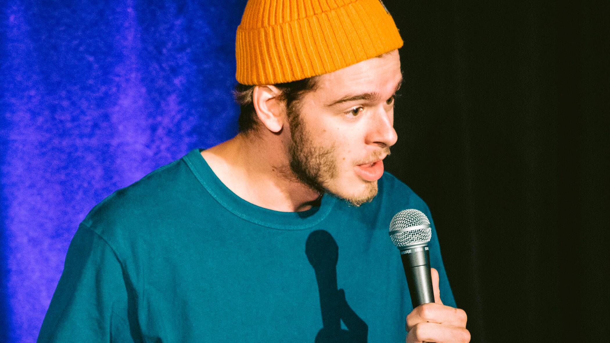 Dom Babin a été l’humoriste qui a récolté le plus d’applaudissements lors de la première de trois soirées 100 % locales.