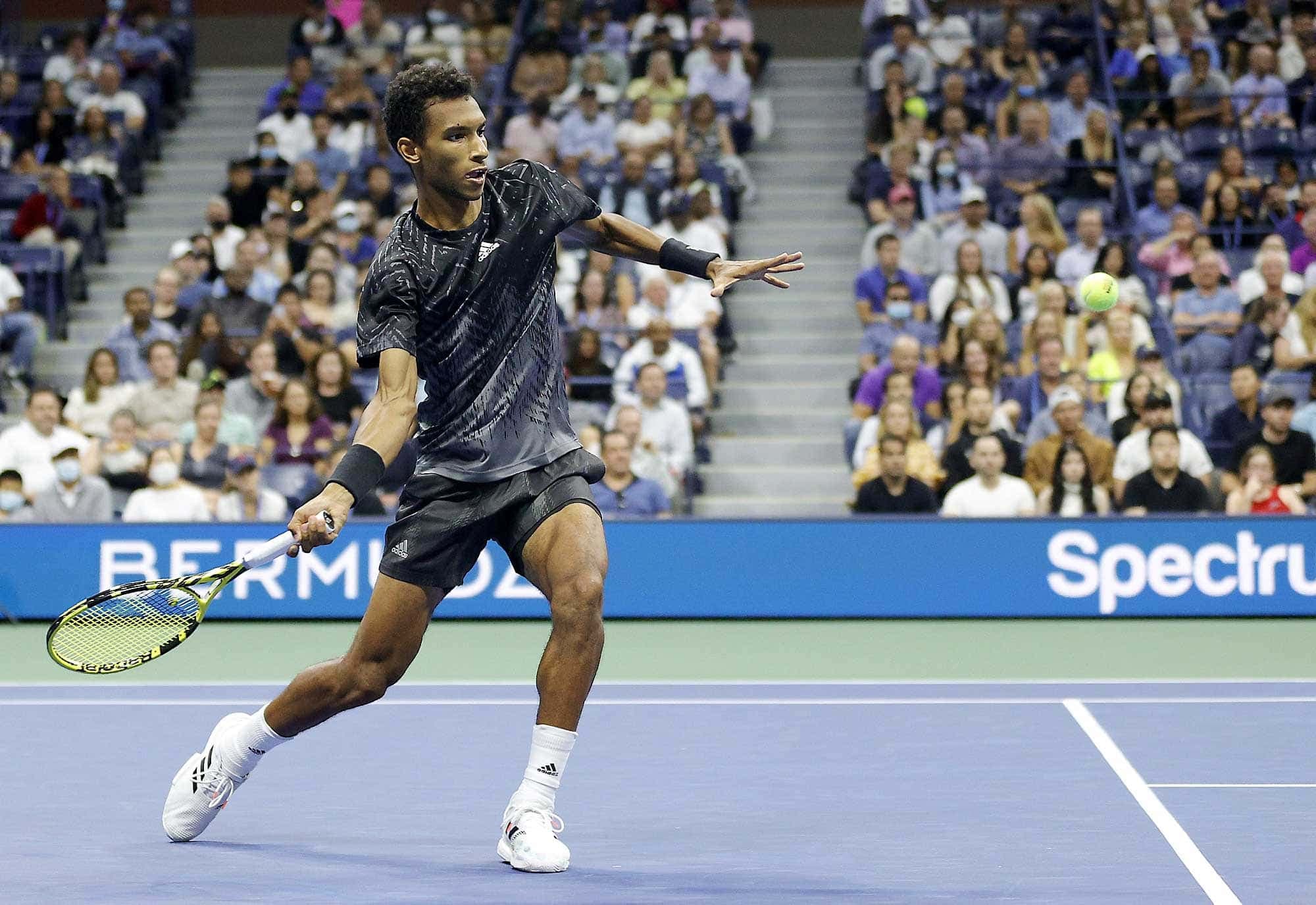Le Québécois Félix Auger-Aliassime lors de son match contre Frances Tiafoe, dimanche.