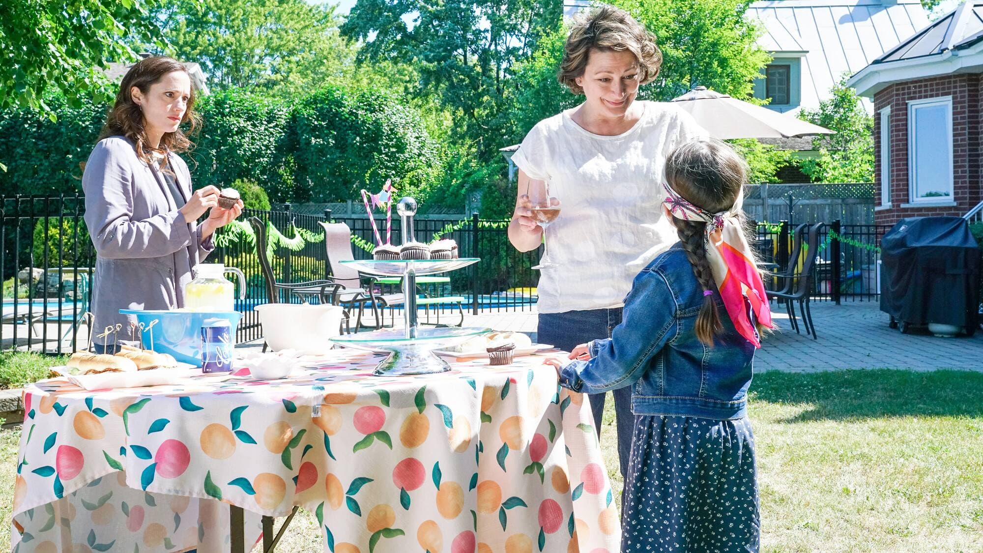 Les relations sont tendues entre Macha (Bénédicte Décary) et Noémie (Anick Lemay).
