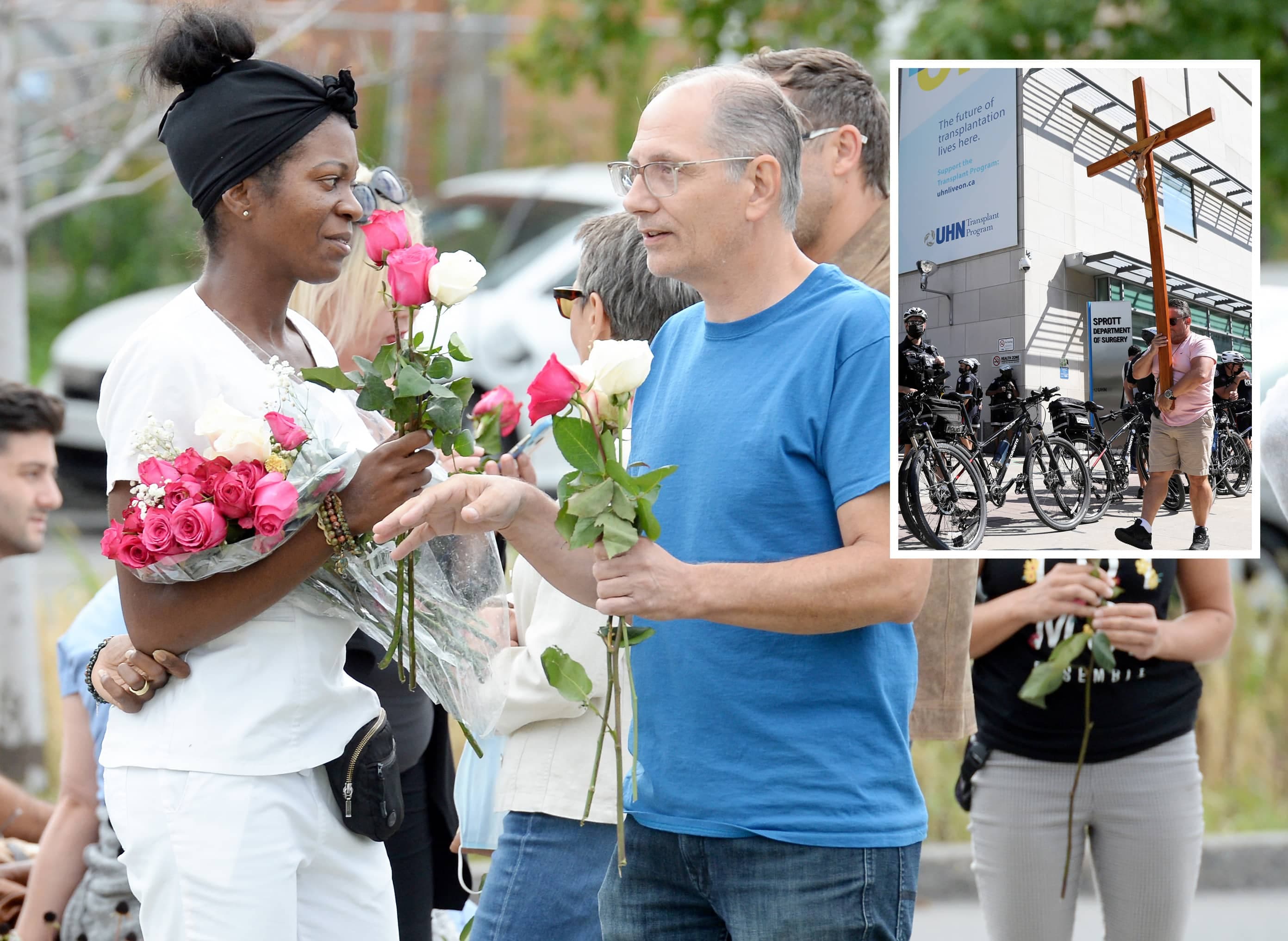 À gauche, les manifestants devant le CUSM ont distribué des roses pour protester contre la vaccination obligatoire. Ci-haut, la manifestation devant le Toronto General Hospital a été beaucoup plus animée, et un protestataire s’est même pointé avec un crucifix.