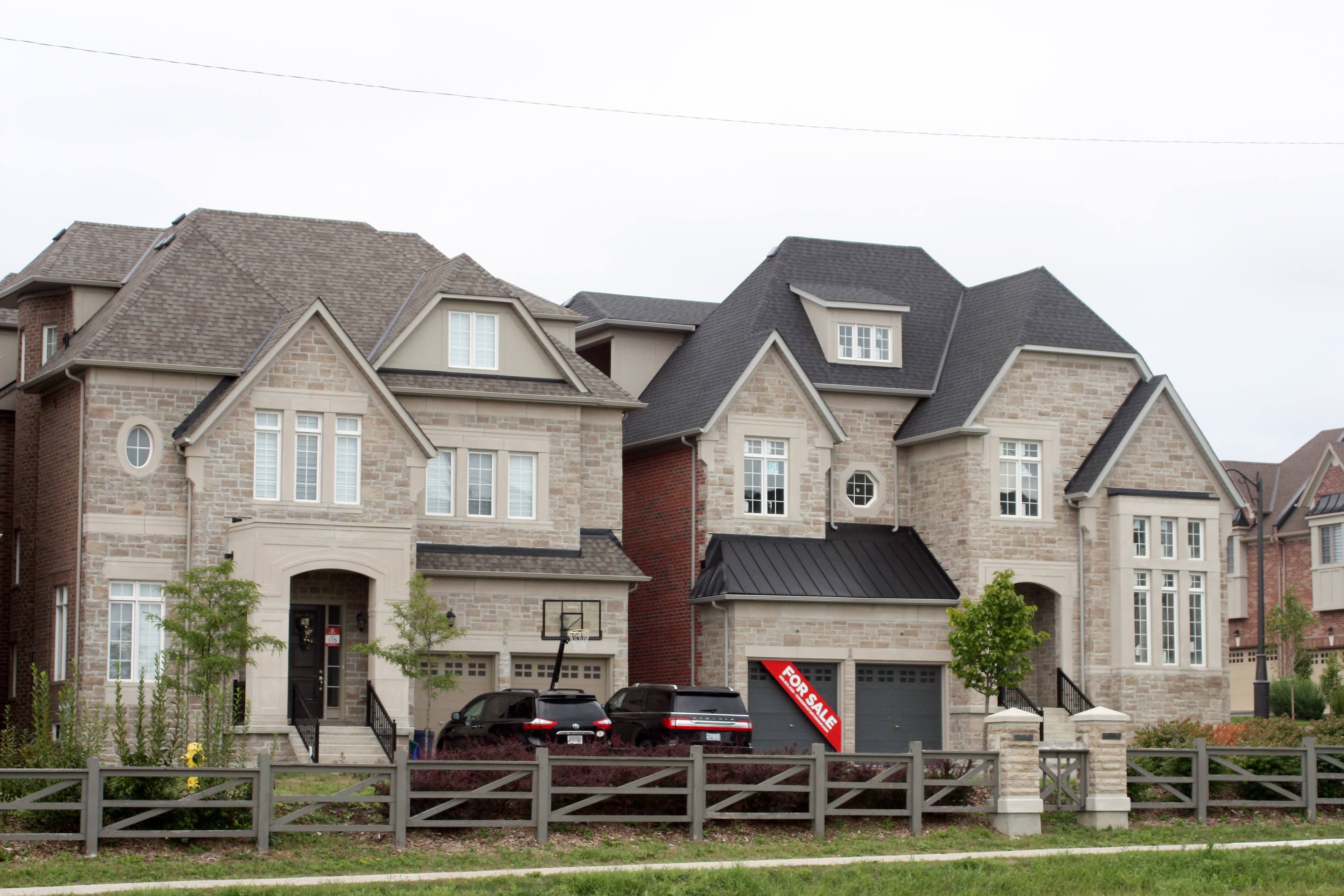 À Vaughan, en banlieue nord de Toronto, les nouveaux quartiers poussent comme des champignons, mais le transport public ne suit pas la cadence effrénée du développement.