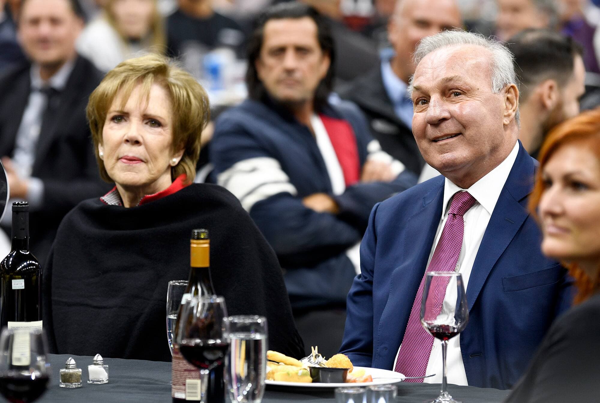 Guy était accompagné de son épouse, Lise.