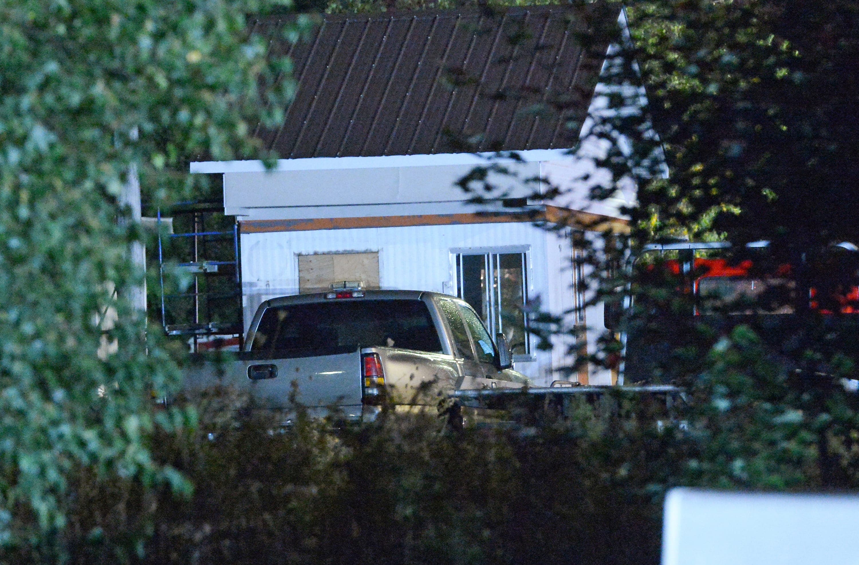 Cette camionnette localisée vendredi est passée au peigne fin par les policiers.