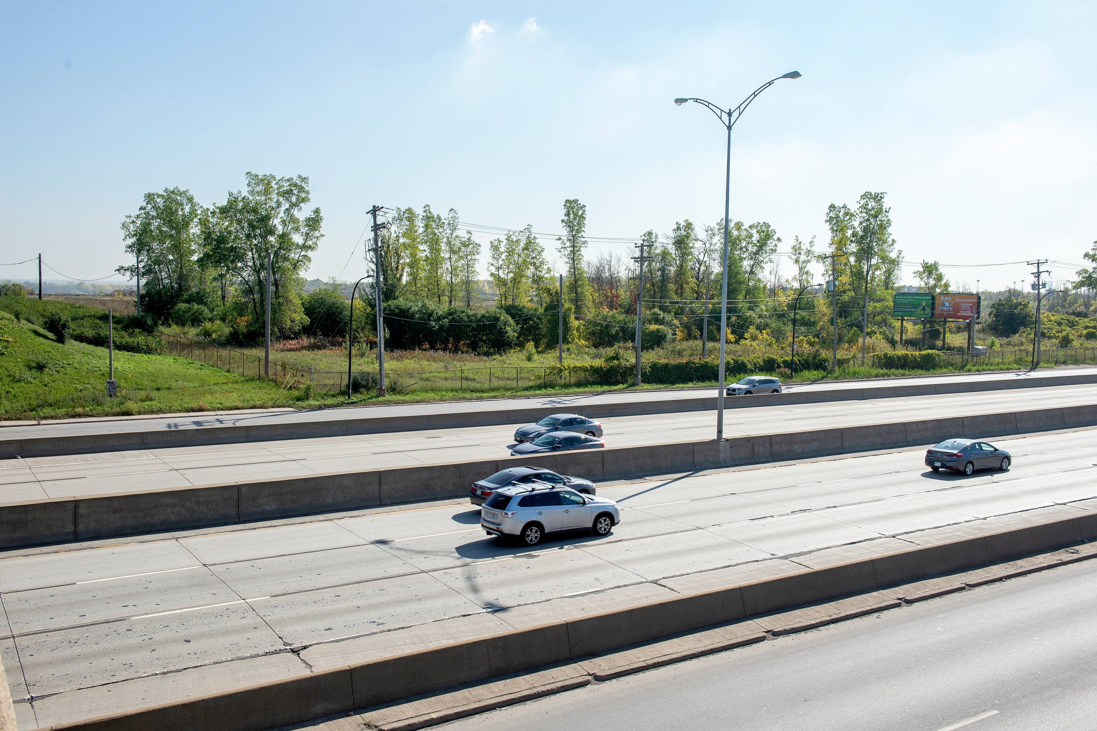Les sols du site de l’ancienne raffinerie Shell, dans l’arrondissement Anjou et à Montréal-Est, sont encore trop contaminés pour qu’on y construise des résidences. Cependant, ces terrains peuvent accueillir des commerces ou des installations industrielles.