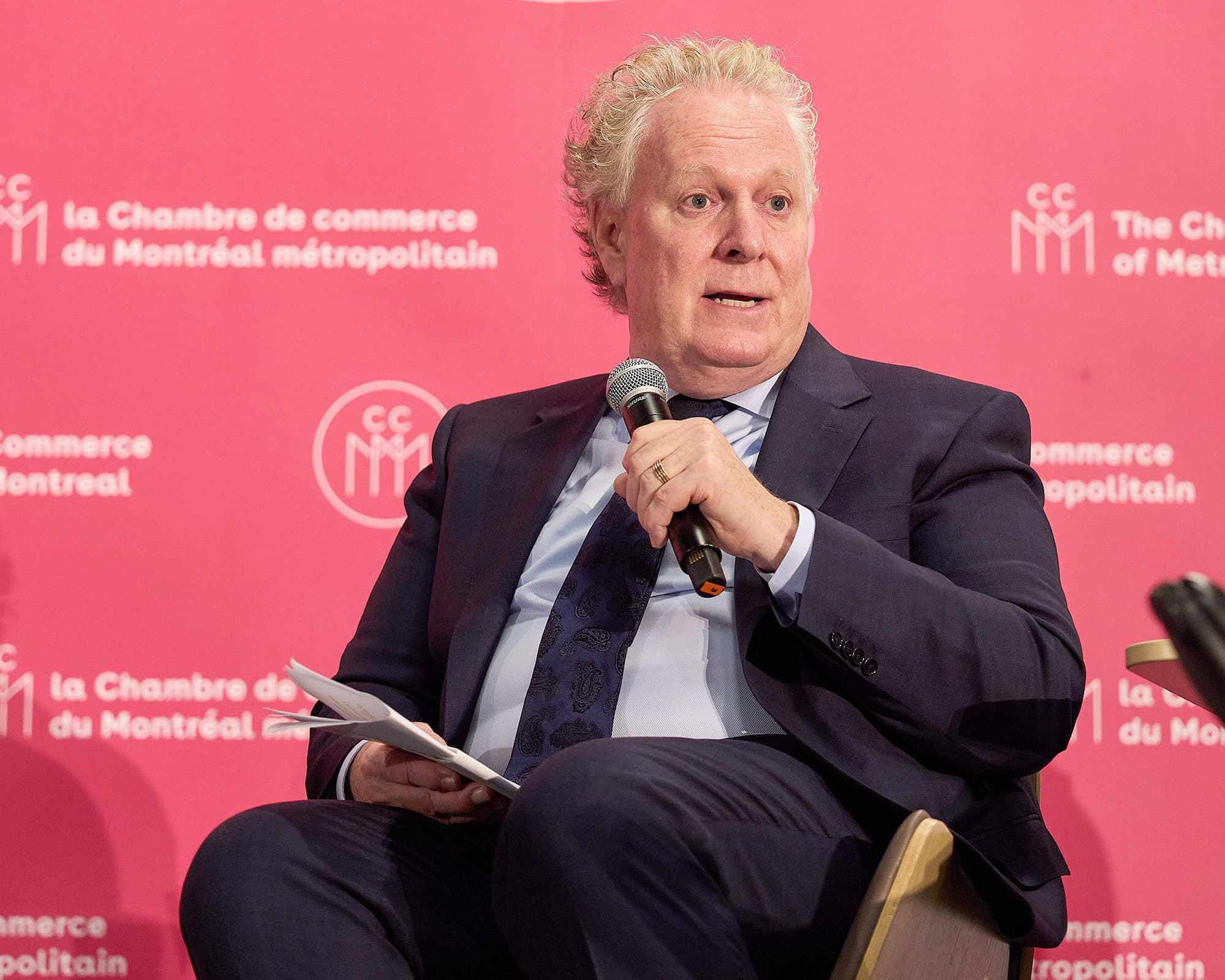 Jean Charest s’apprête à sauter de nouveau dans l’arène politique, plus de 28 ans après avoir été le premier chef francophone du Parti progressiste-conservateur du Canada. On le voit ici à une conférence portant sur la Chine, en octobre 2021, à Montréal.