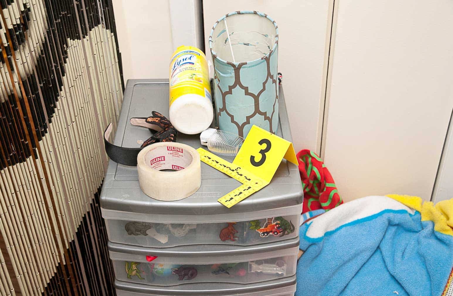 Cette roulette de ruban adhésif était dans la résidence où la fillette de Granby a été retrouvée sans vie le 29 avril 2019. Cette photo a été déposée en preuve.