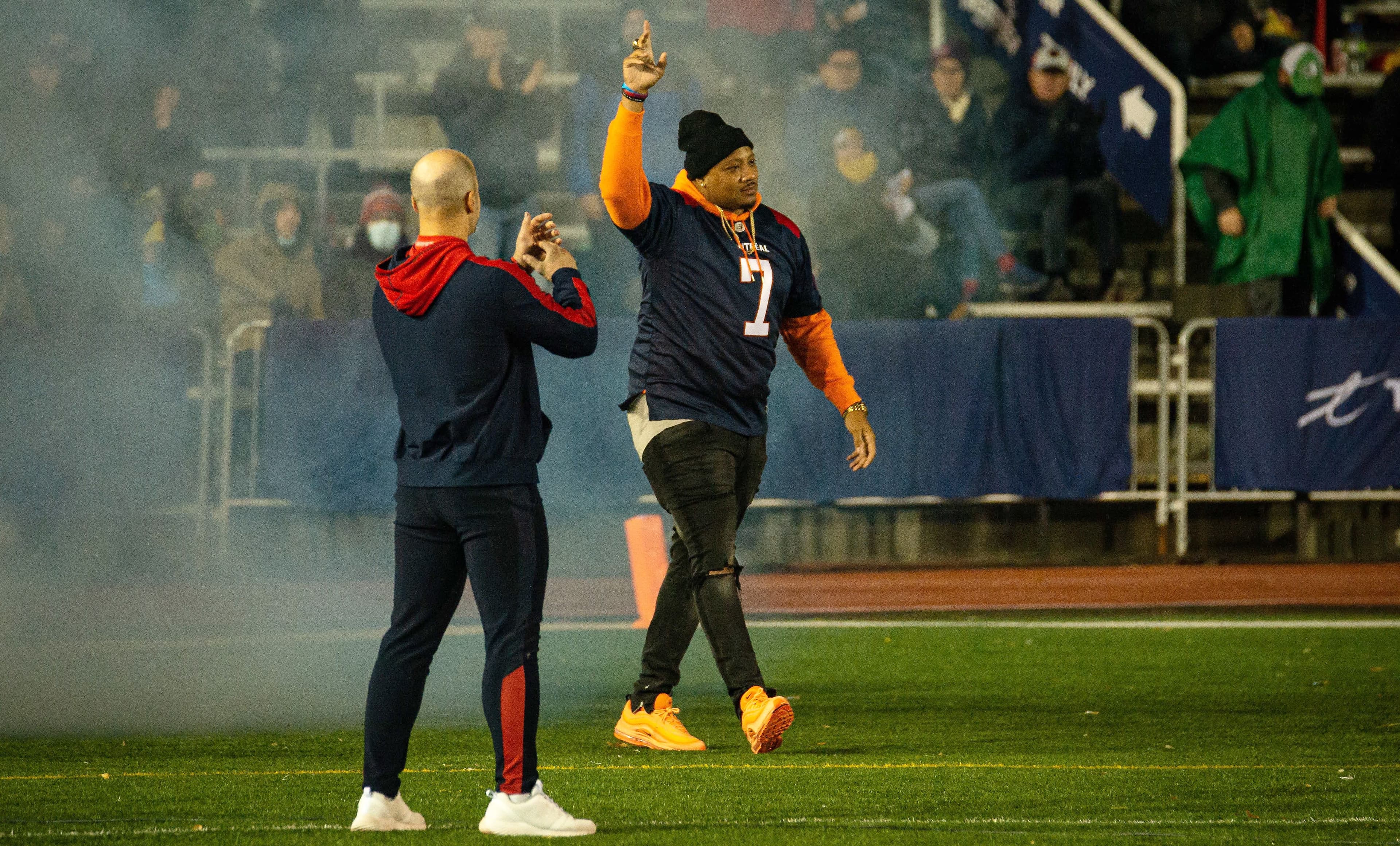 Honoré par les Alouettes, John Bowman a reçu une belle ovation.