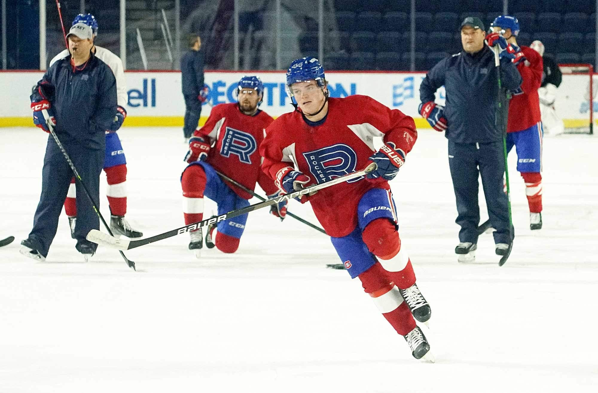 Cole Caufield a participé à son premier entraînement de la saison avec le Rocket de Laval, mardi, à la Place Bell.