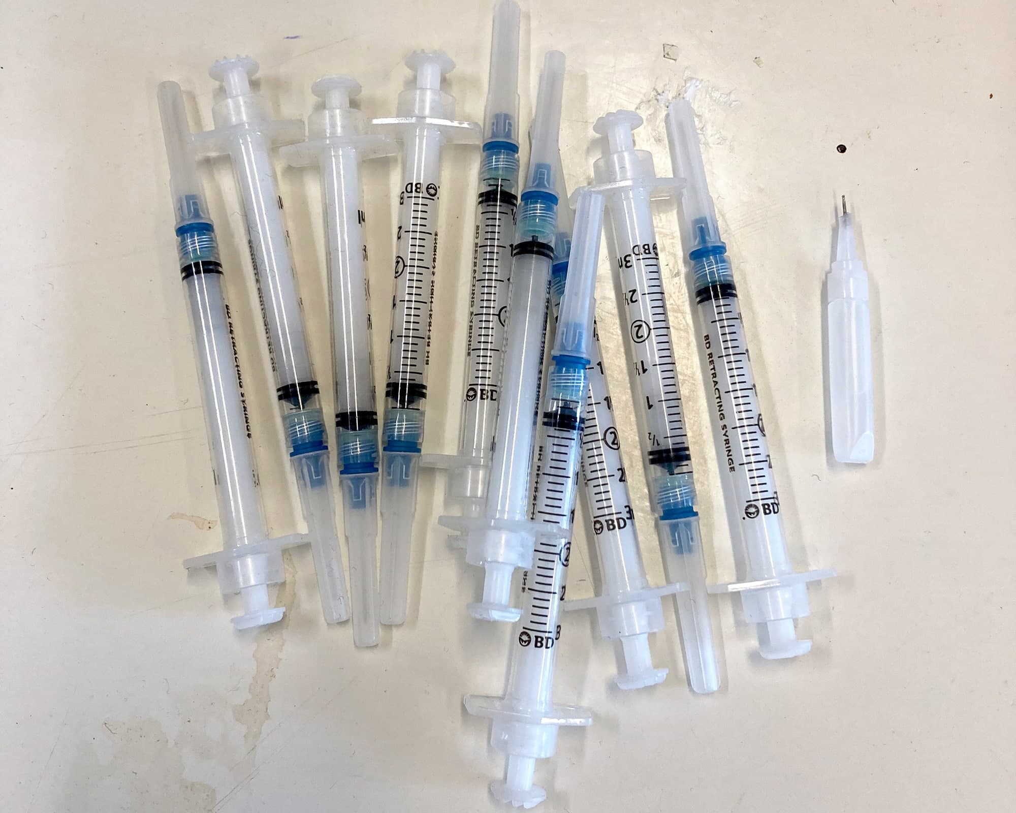 Les objets ci-dessus ont été livrés par drone au pénitencier à sécurité maximale de Donnacona en septembre 2021.