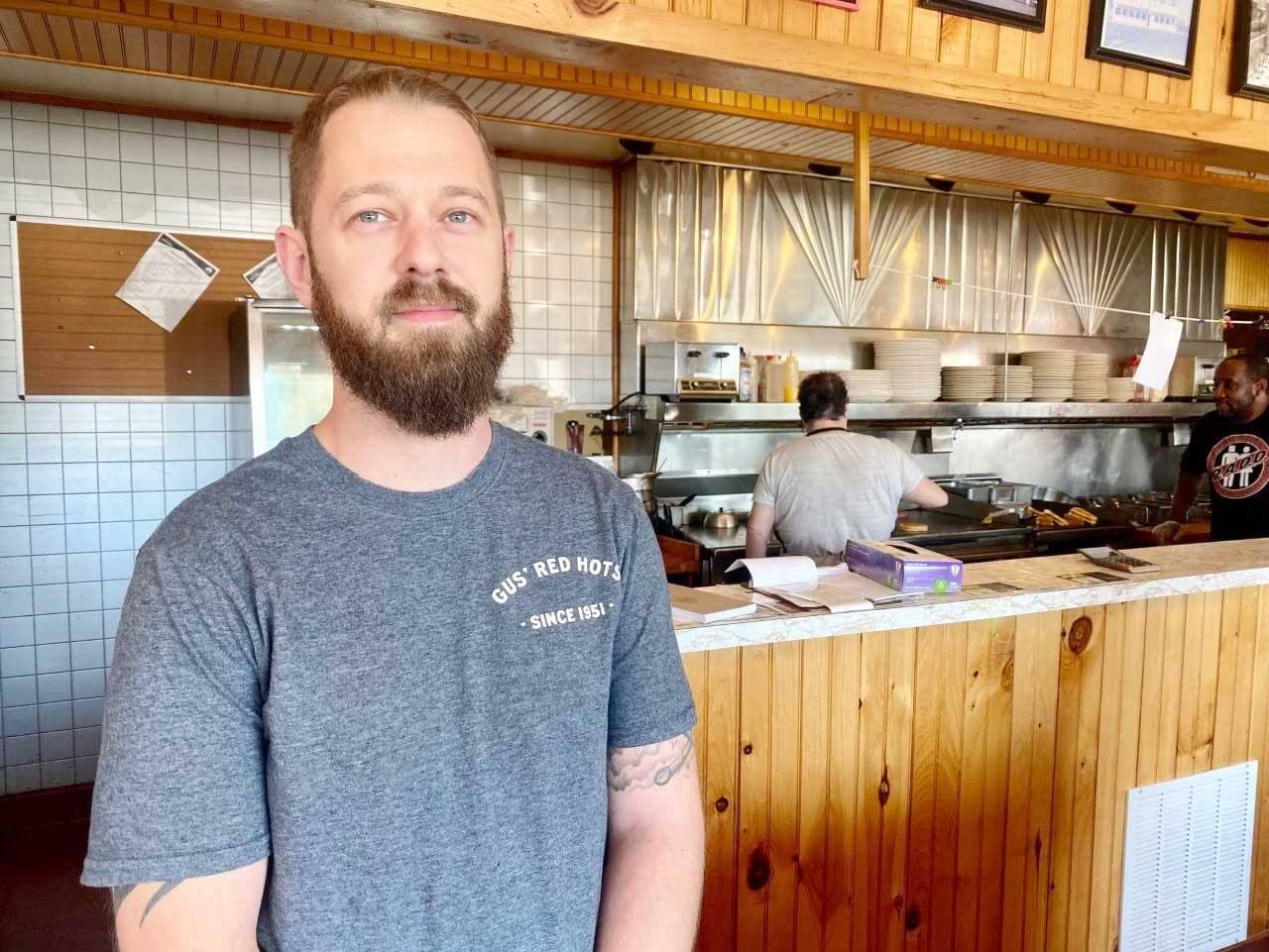 Joe Hack, chef cuisinier chez Gus’ Red Hot, brûle de revoir les Québécois.