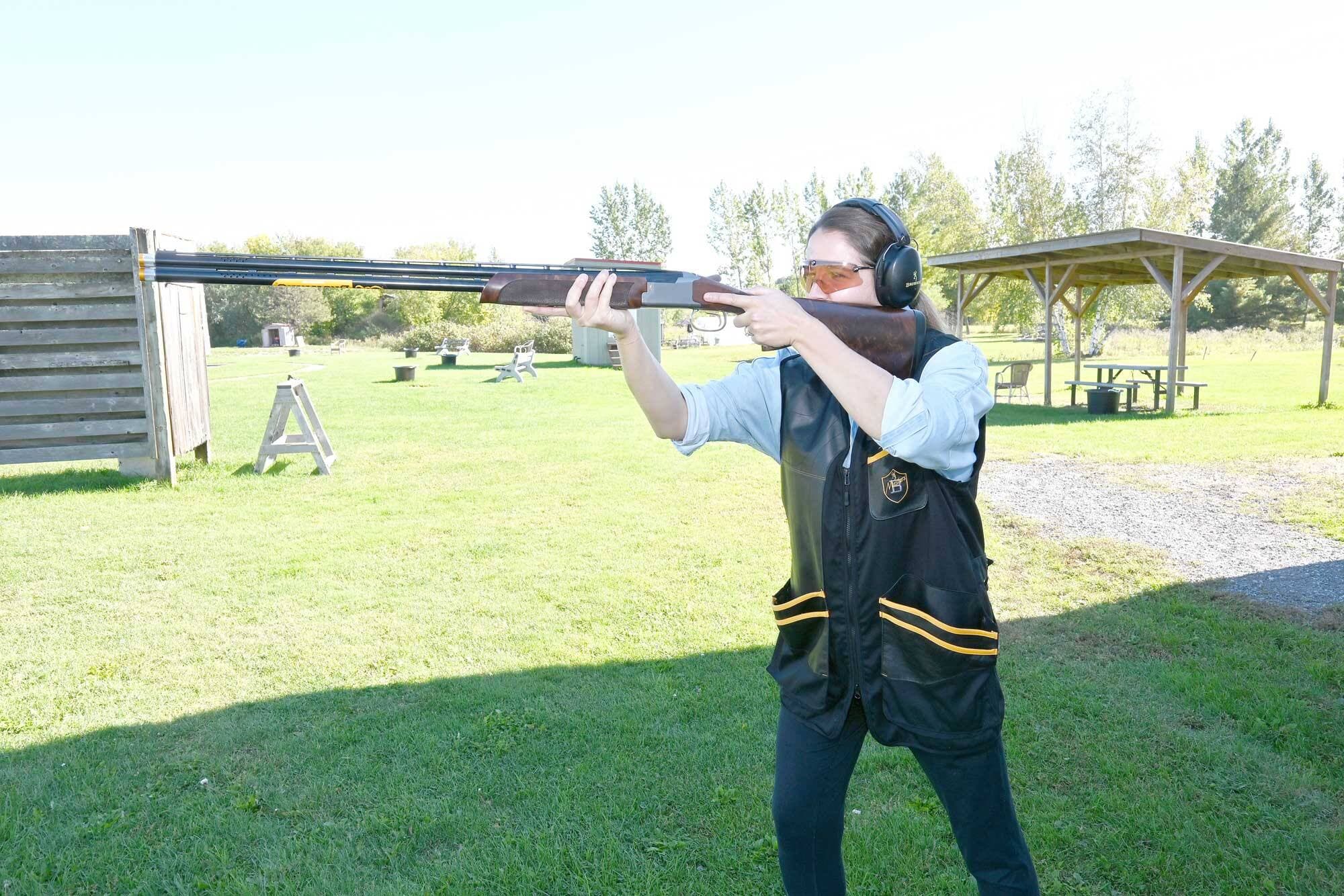 Les divers conseils expliqués dans ce texte et une bonne position du corps, comme celle de Vanessa Surprenant sur ce cliché, vous aideront à faire mouche beaucoup plus régulièrement.