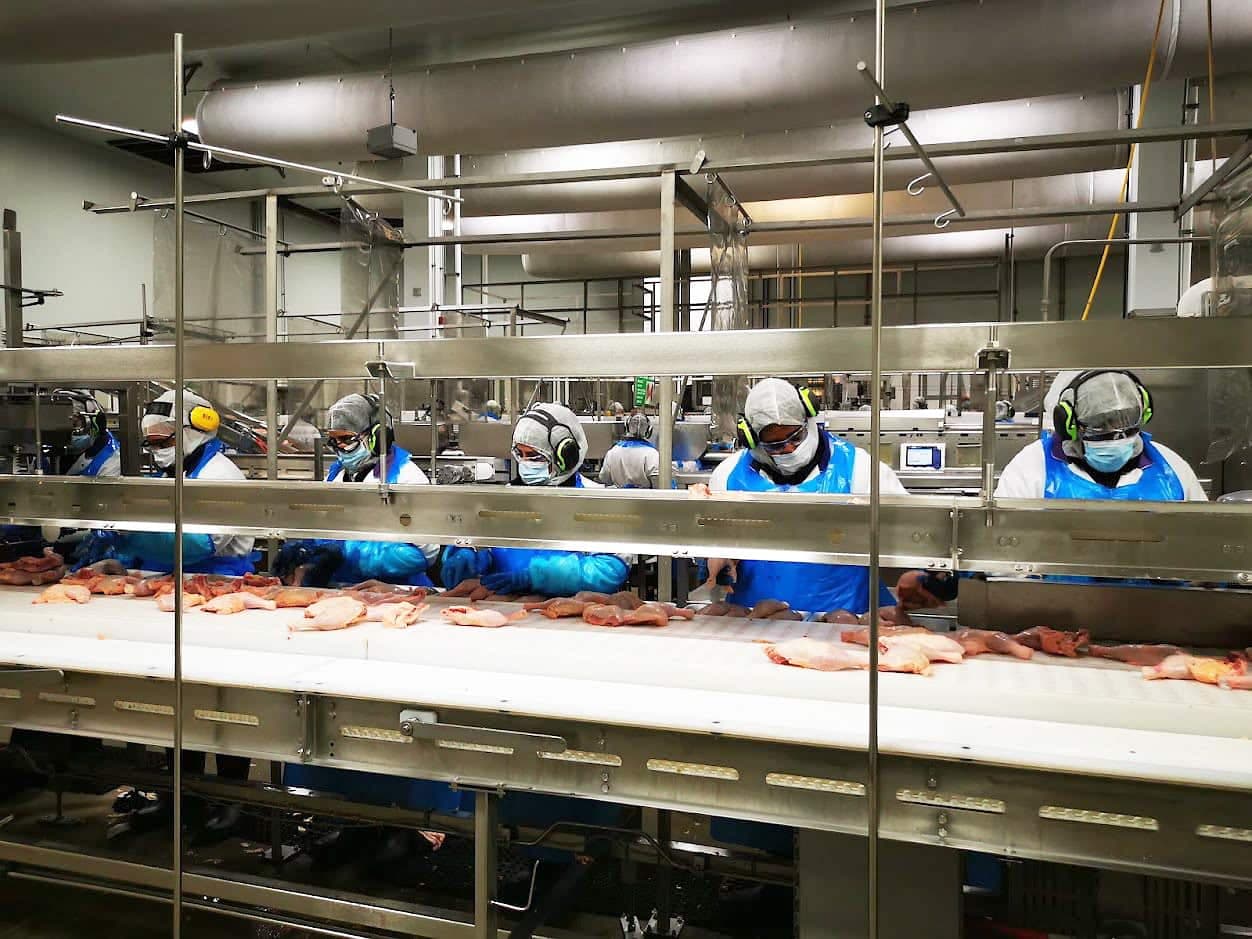 Le manque de main-d’œuvre a des conséquences sur plusieurs plans pour le transformateur de volailles Exceldor qui est constamment en mode embauche, comme à l’usine de Saint-Bruno-de-Montarville.