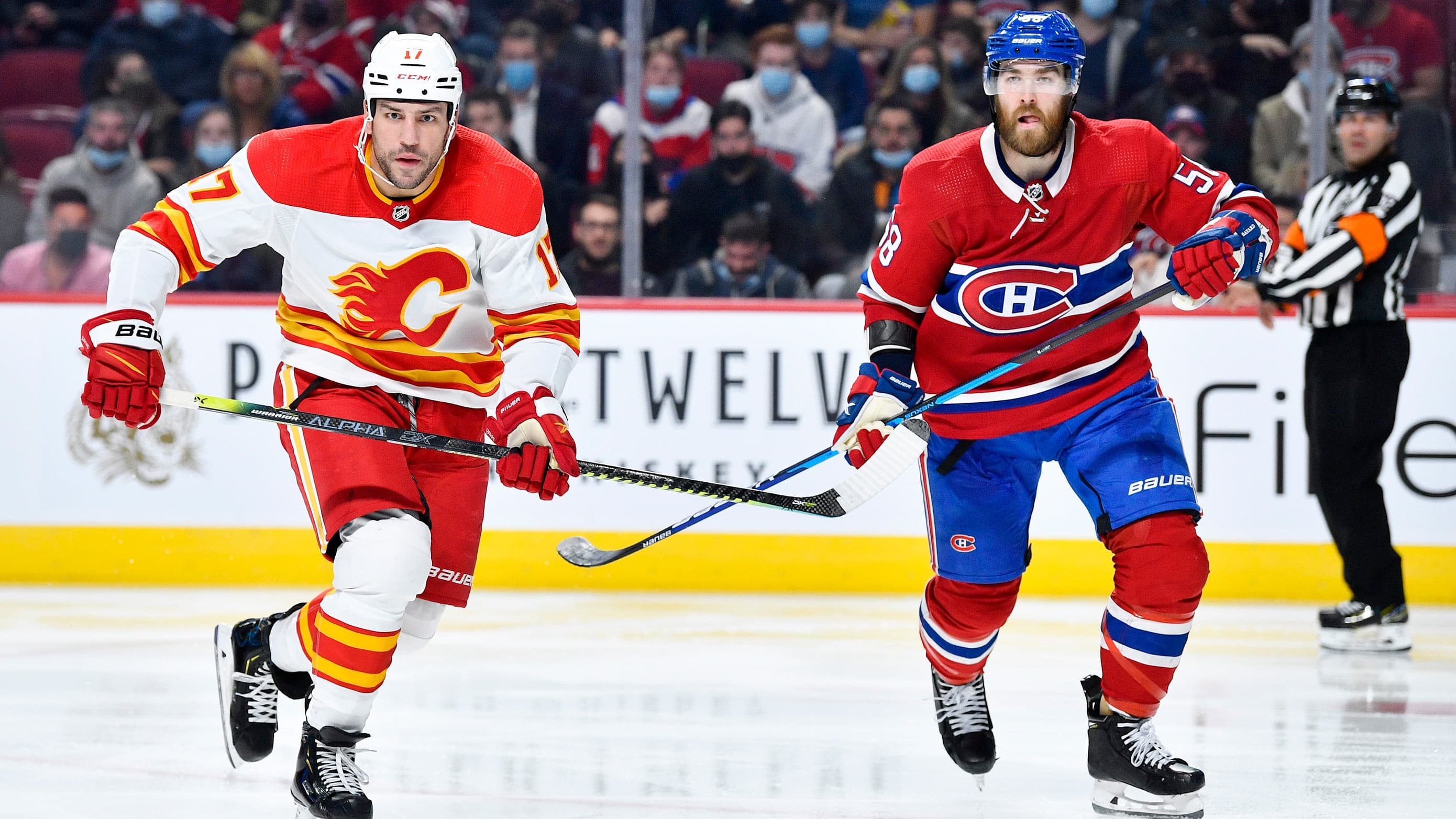 Tout près du filet de Jake Allen, le défenseur David Savard avait à l’oeil Milan Lucic qui a déjà cinq buts à son actif cette saison.