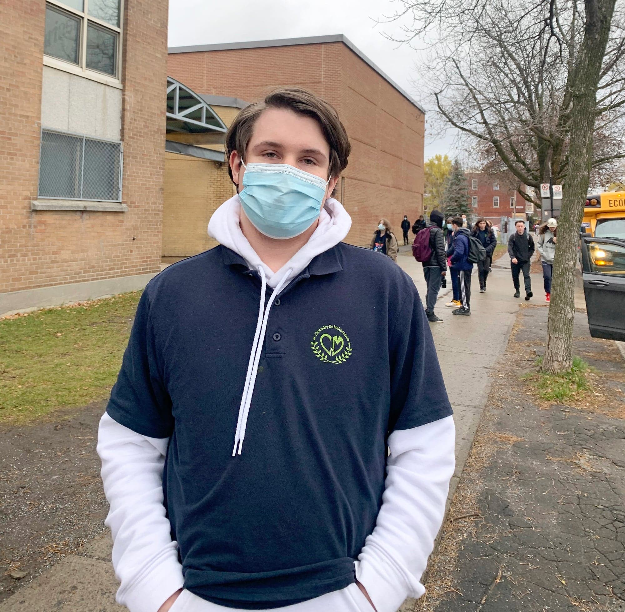 Pour sa part, Liam, étudiant en secondaire 5 à l’école Chomedey-De Maisonneuve, a décidé de retirer le masque en classe.